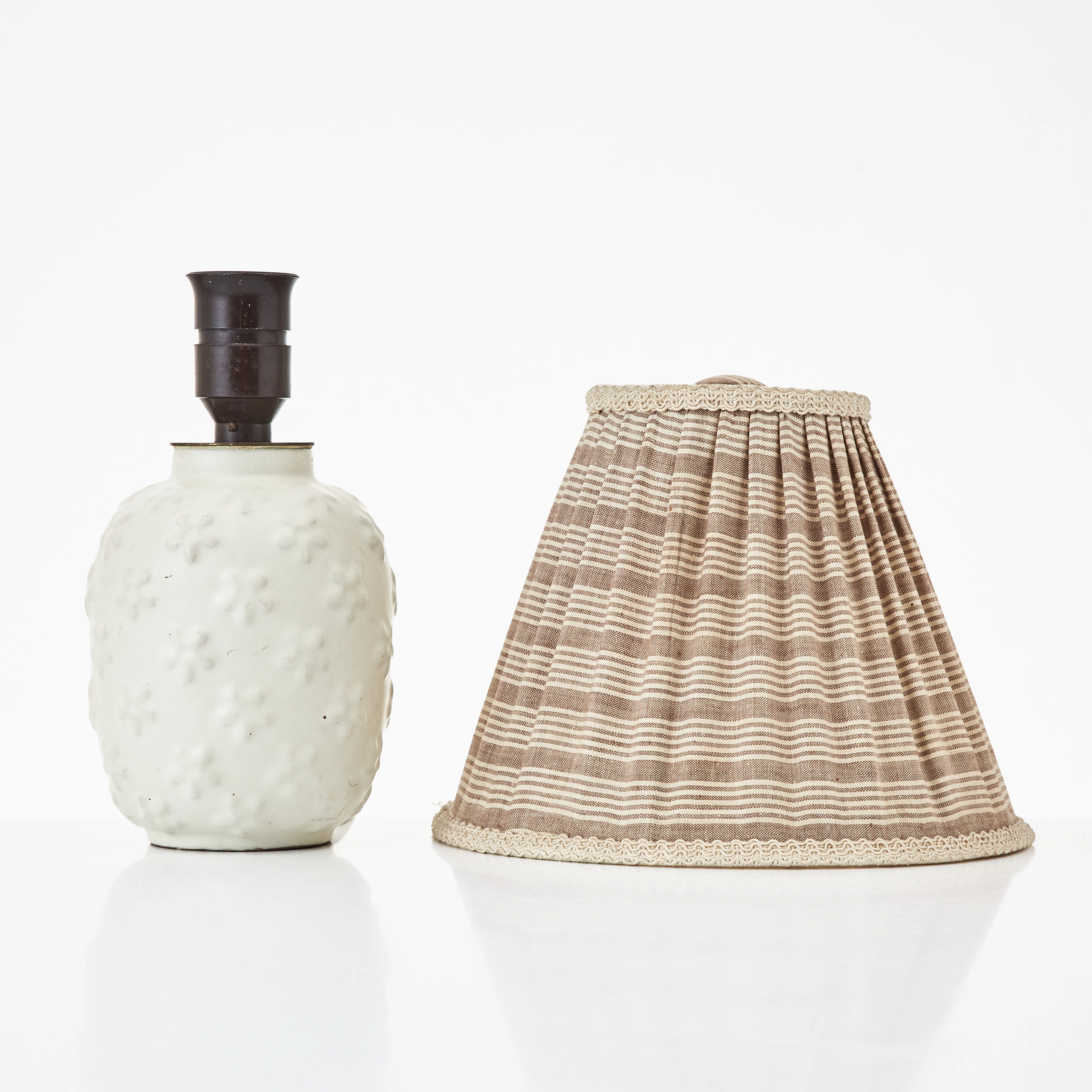 ANNA-LISA THOMSON. TILLSKRIVEN. Bordslampa, Upsala-Ekeby, 1940-tal