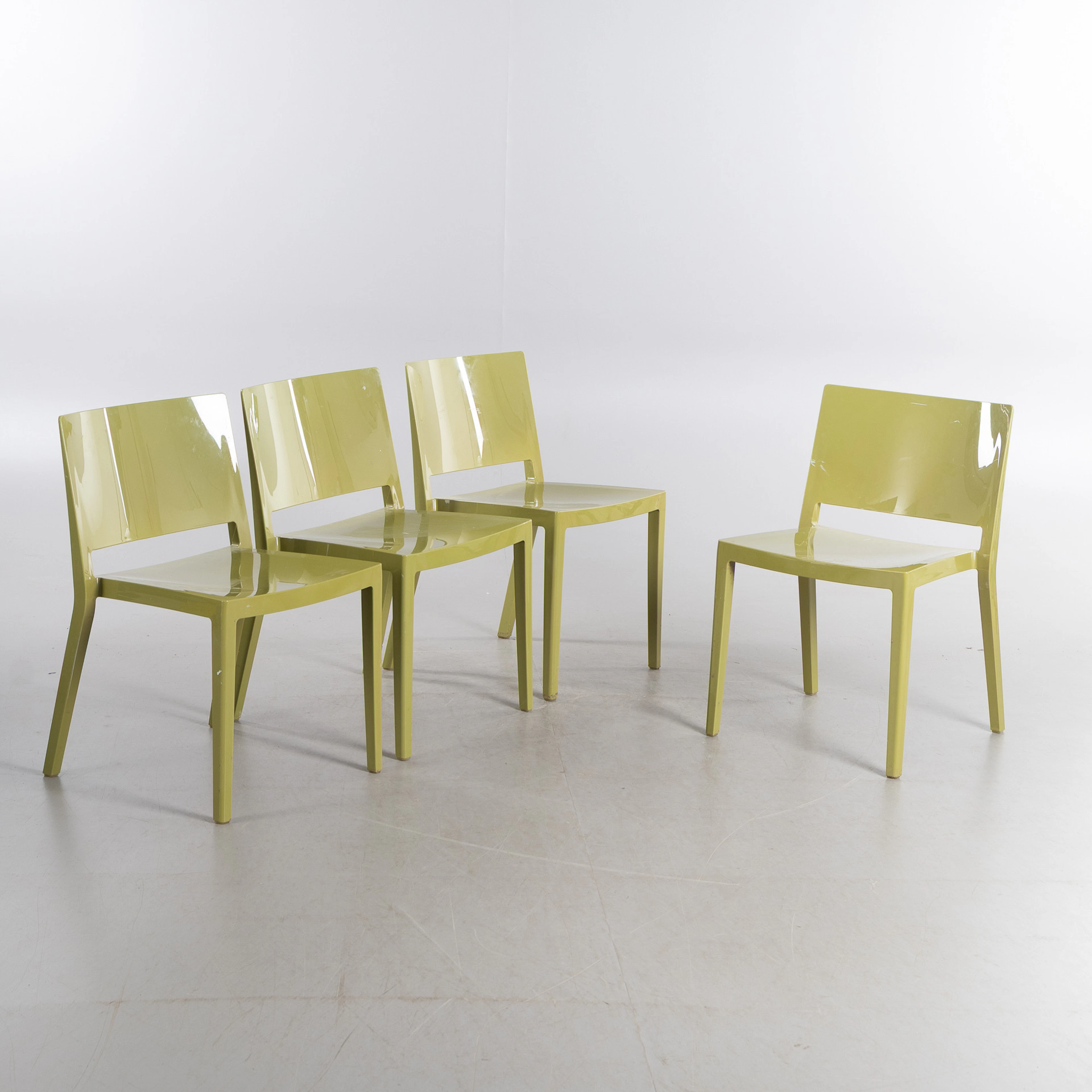 PIERO LISSONI & CARLO TAMBORINI. Stolar, "Lizz", 4 stycken, olivgrön
