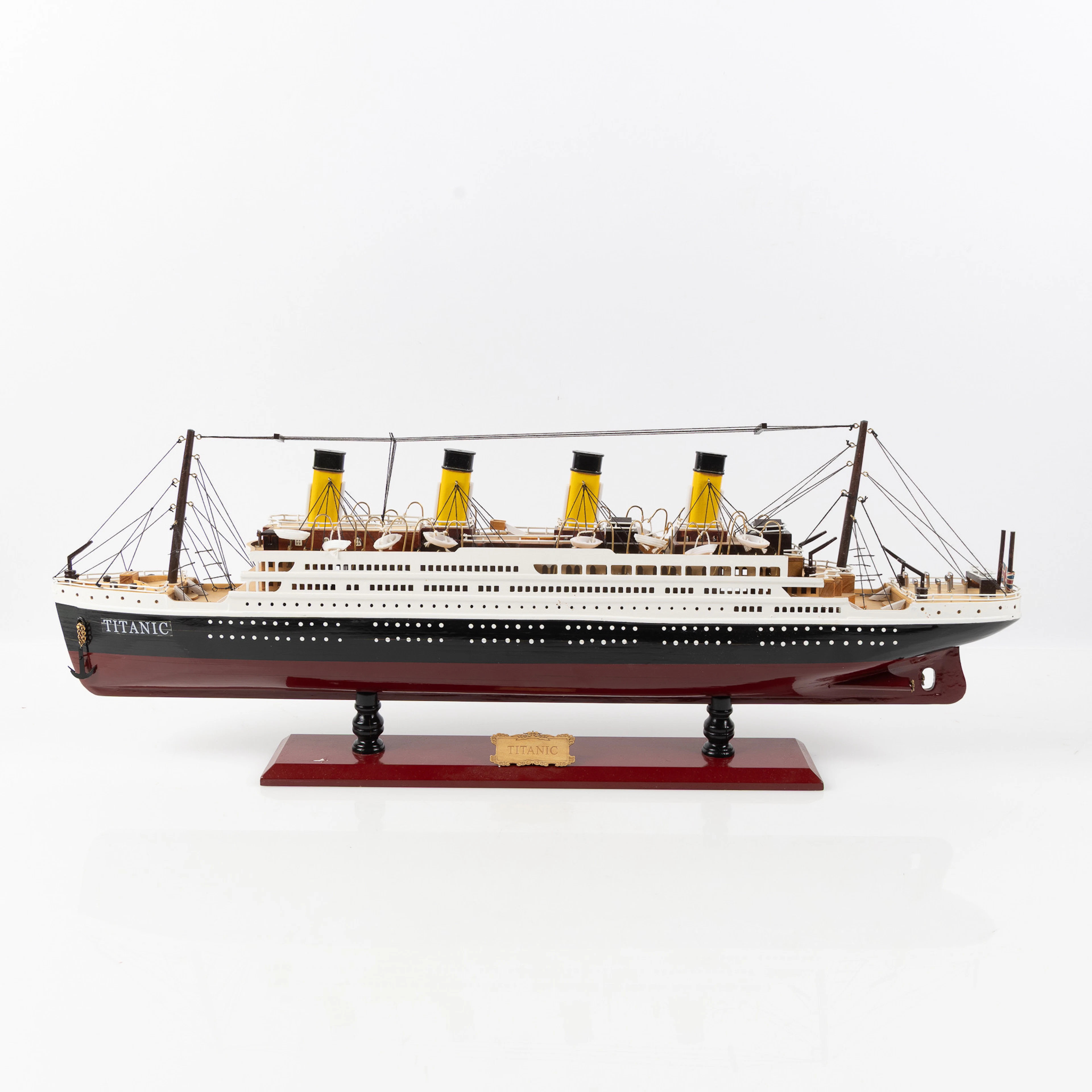 POND YACHT, "Titanic", bemålat köl, 1900-talets andra hälft.
