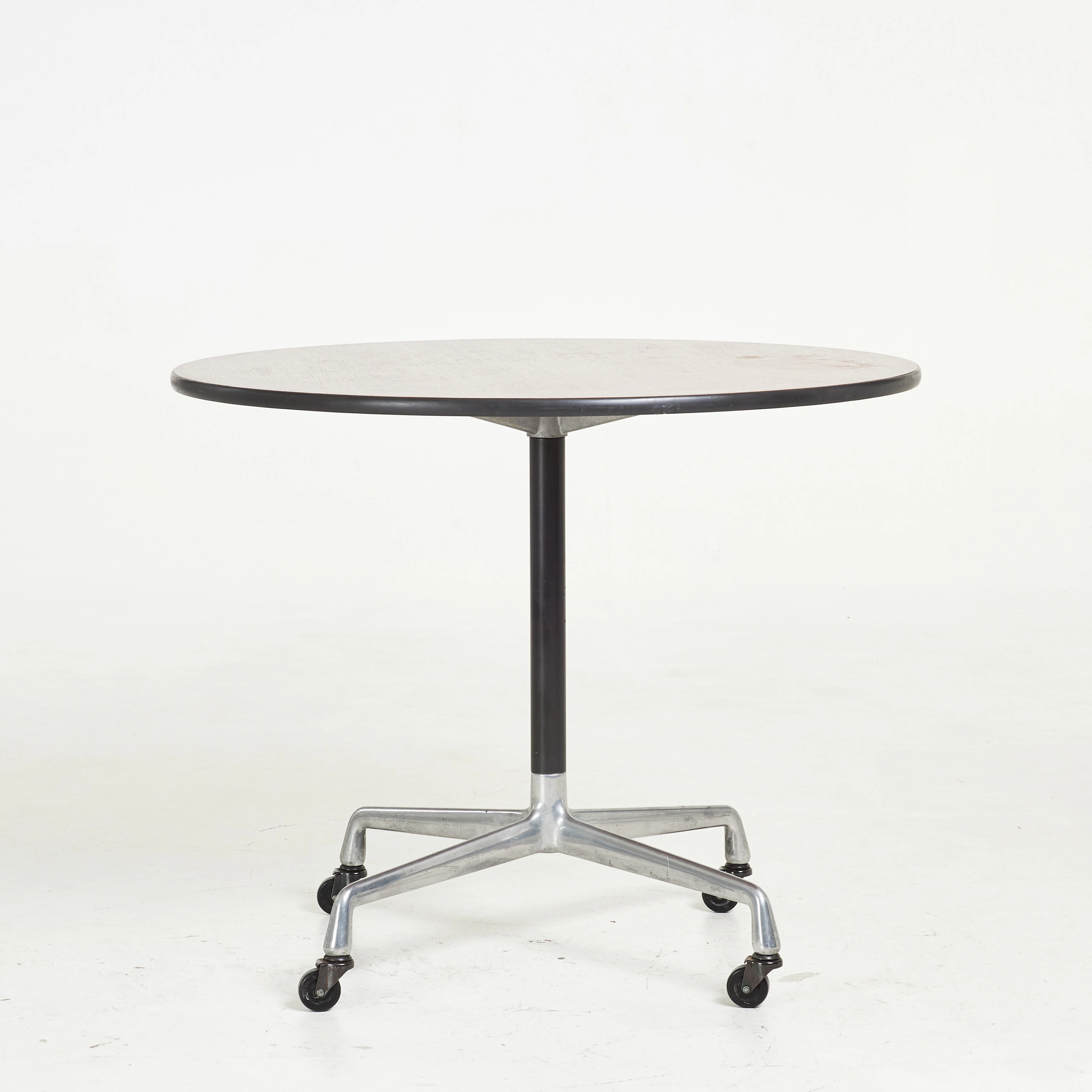CHARLES & RAY EAMES. Bord, för Herman Miller, etikettmärkt, fot av