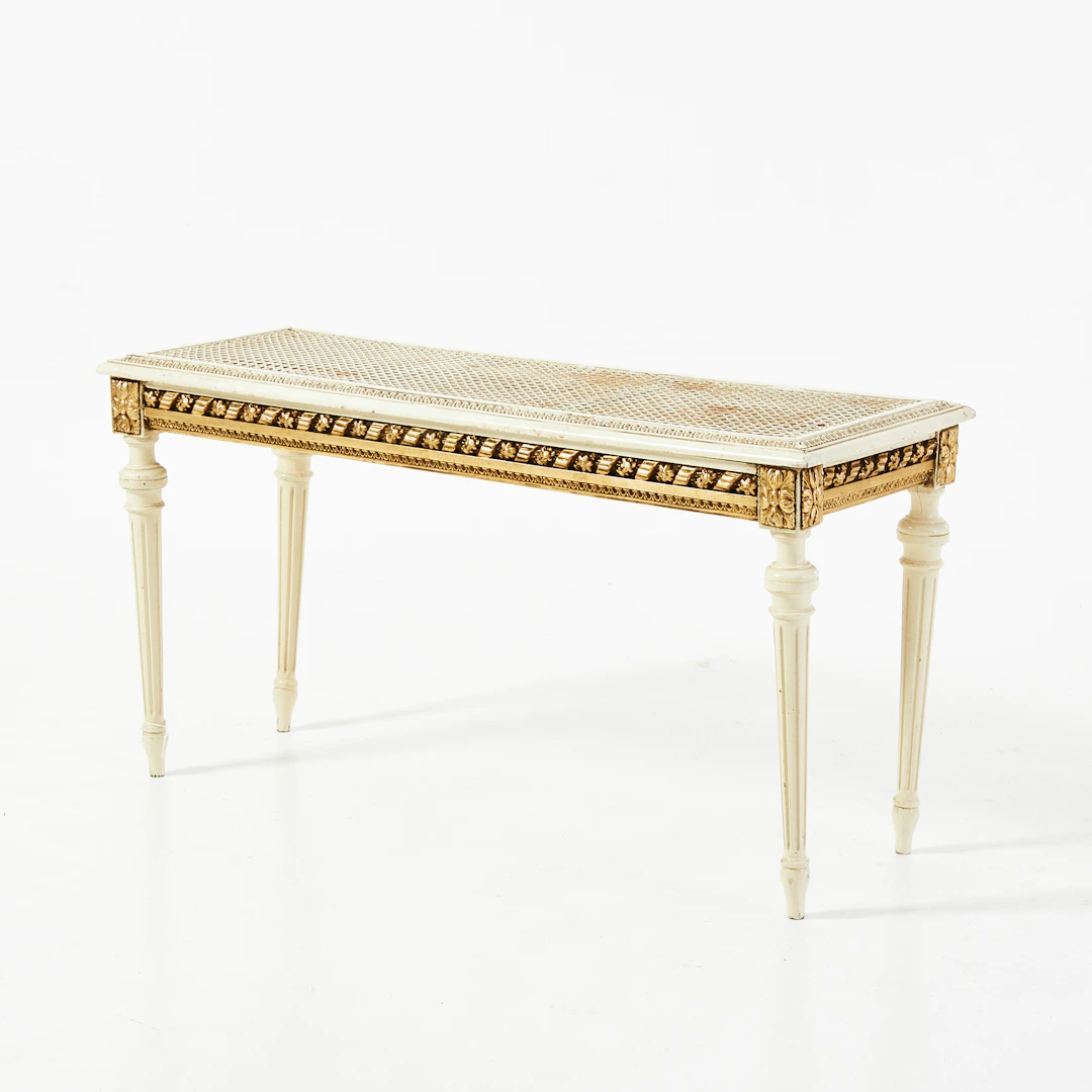 BÄNK, 1900-talets första hälft, Louis XVI-stil, bemålad, skuren dekor