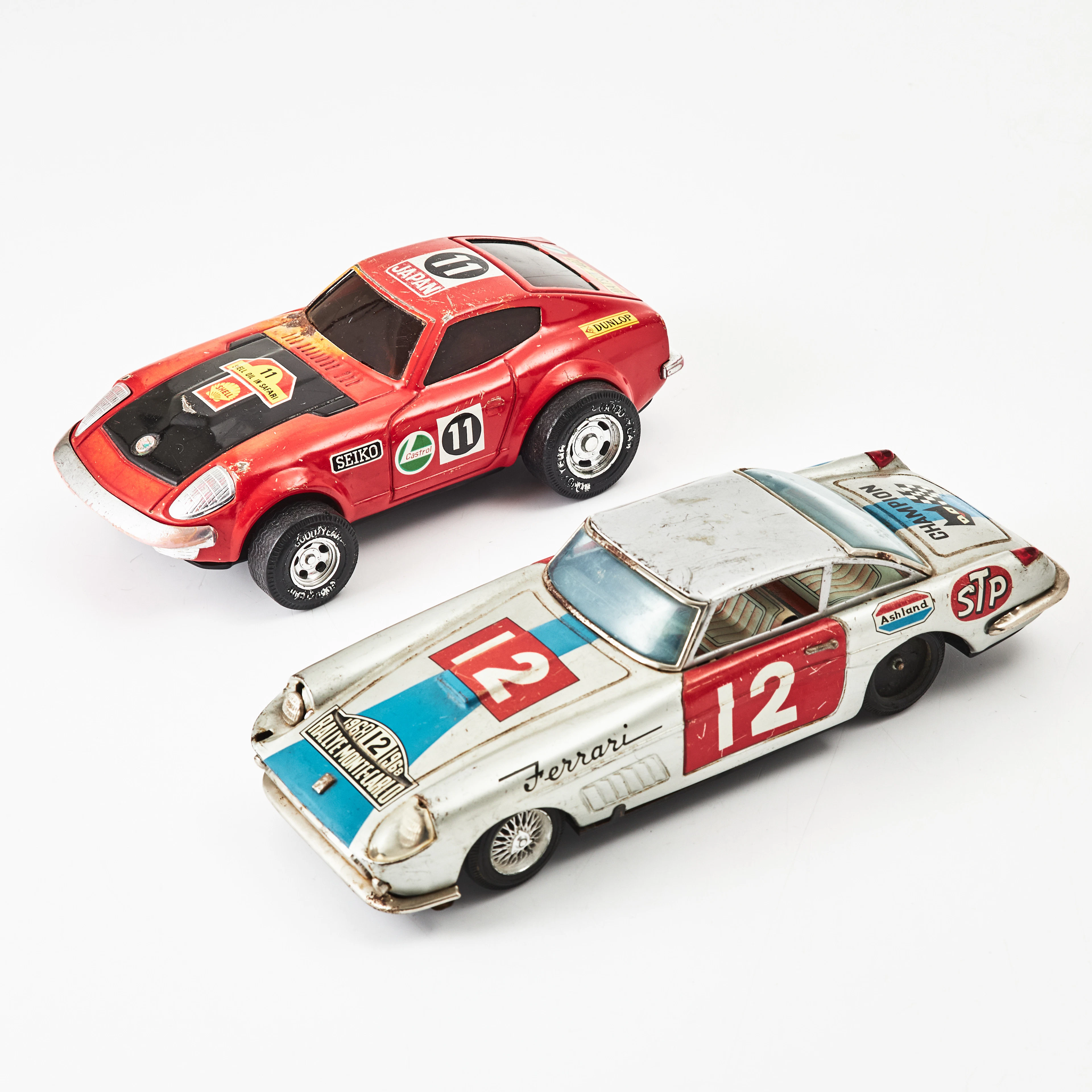 MODELLBILAR, 2 st., Ferrari Super America och Datsun 240Z, skala ca.
