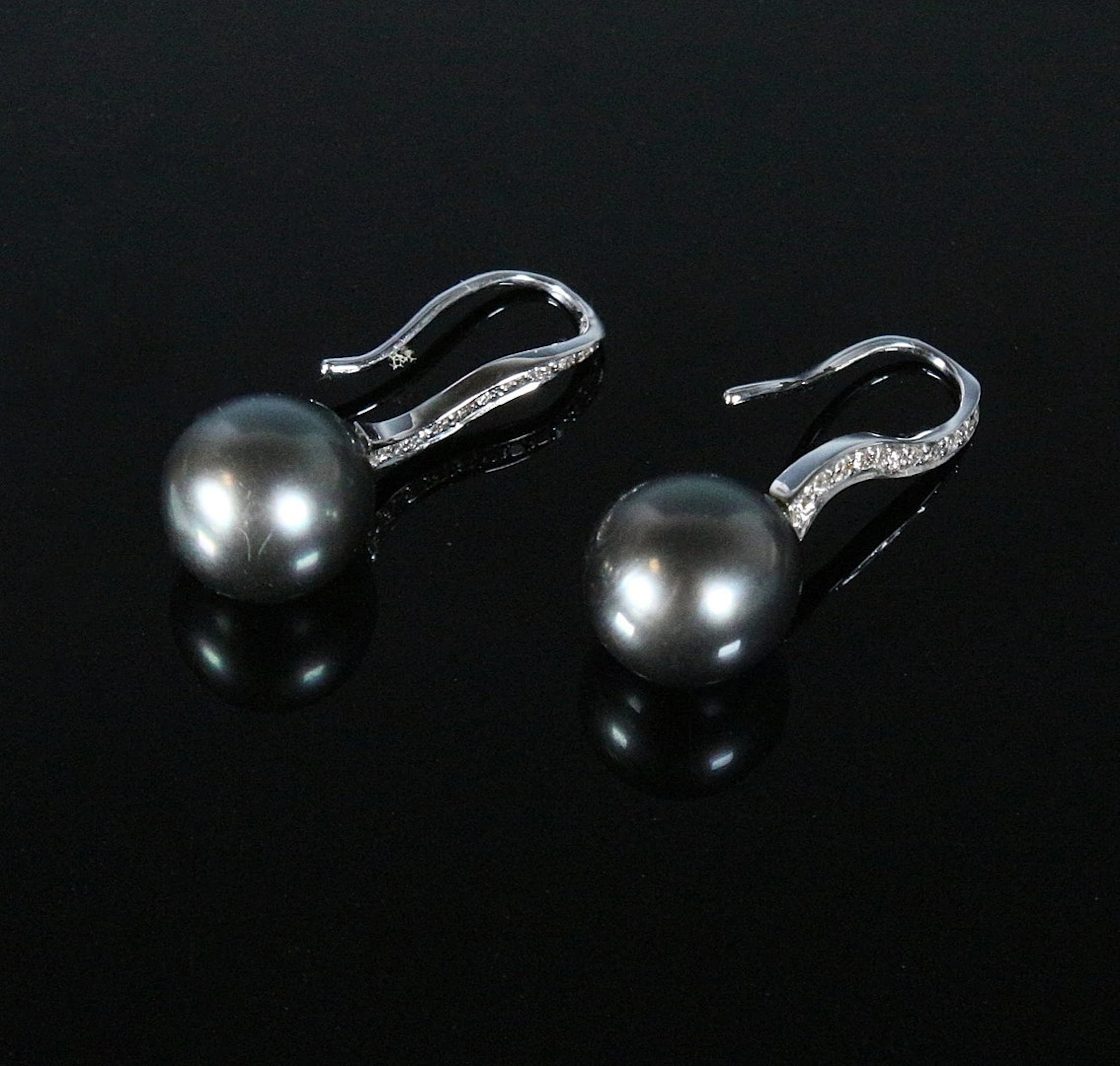Ohrhänger mit Tahiti-Perlen und Diamanten, 0,12 ct., w-si, 585er Weißgold.