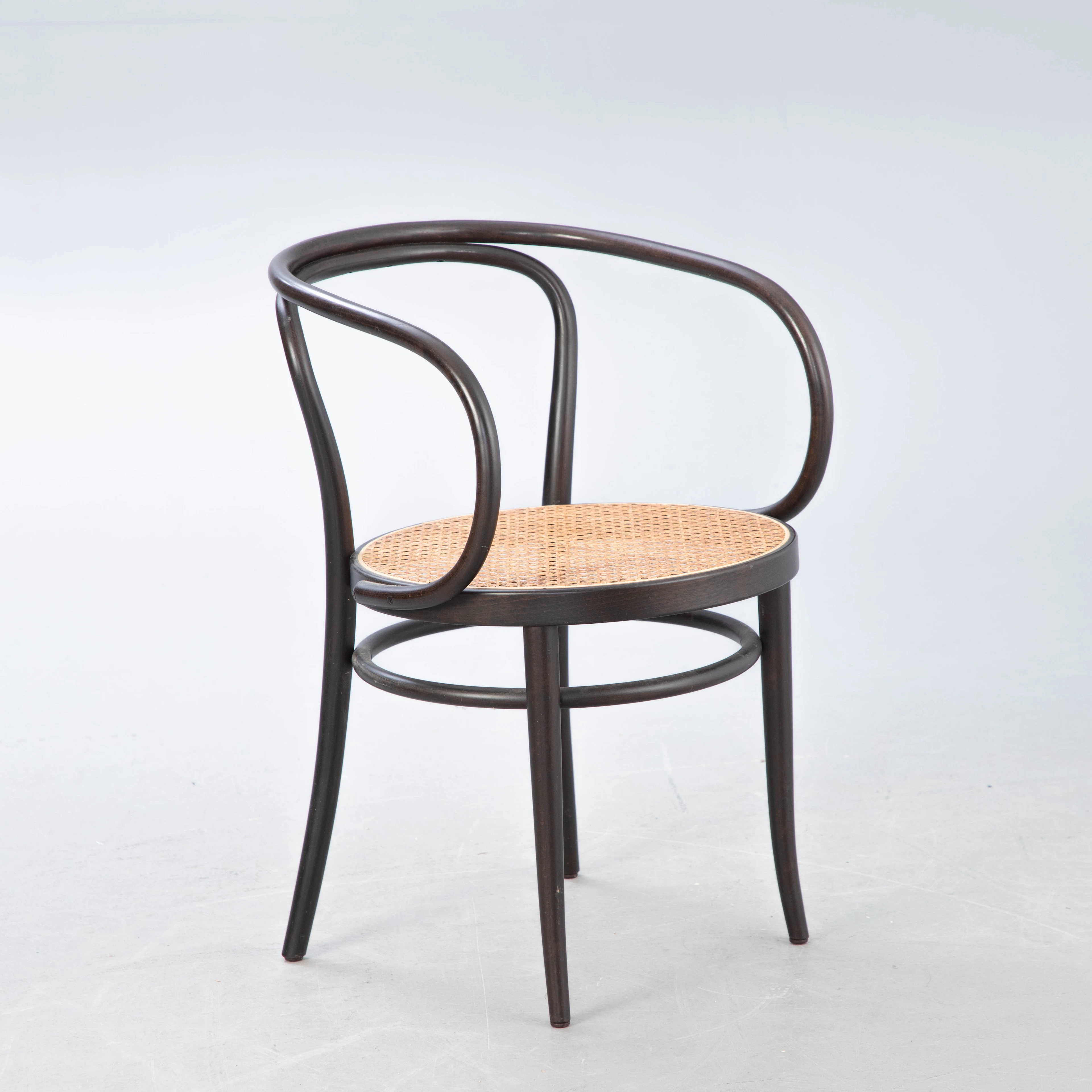 Thonet, Stuhl 209 mit Geflecht.