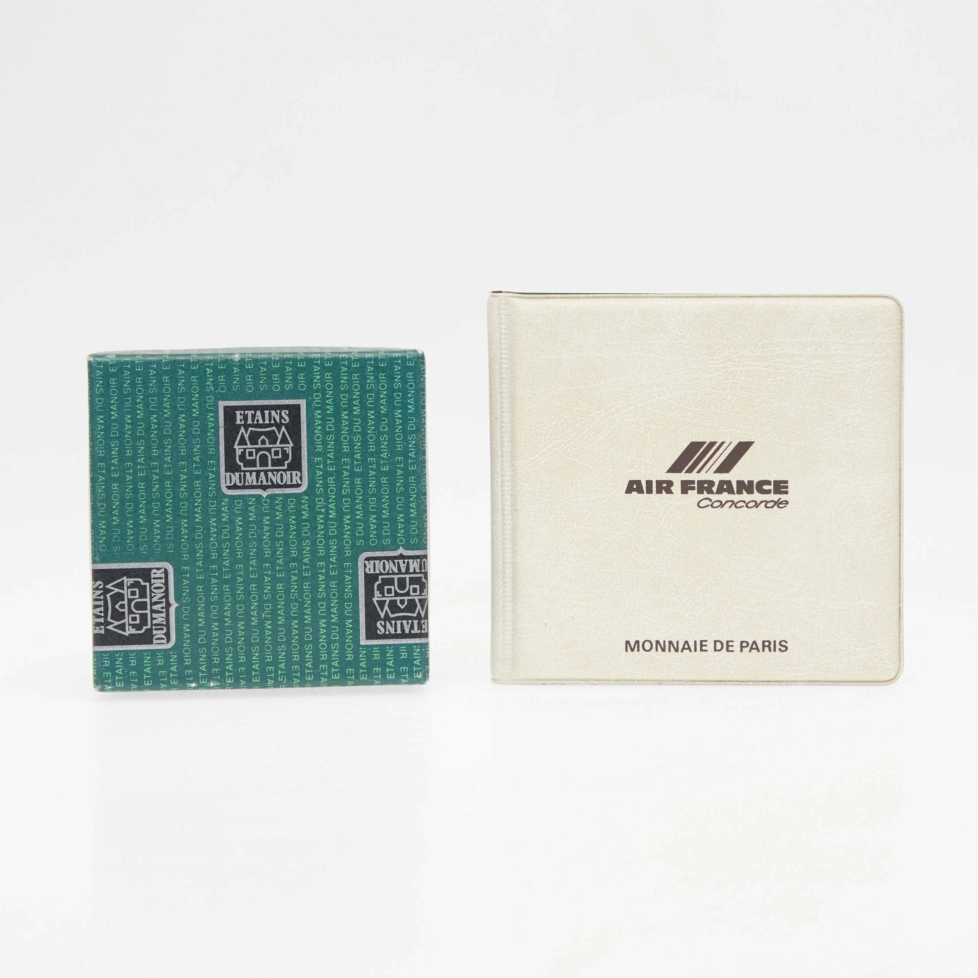 AIR FRANCE CONCORDE. Konvolut, Gedenkmedialle & Briefbeschwerer.