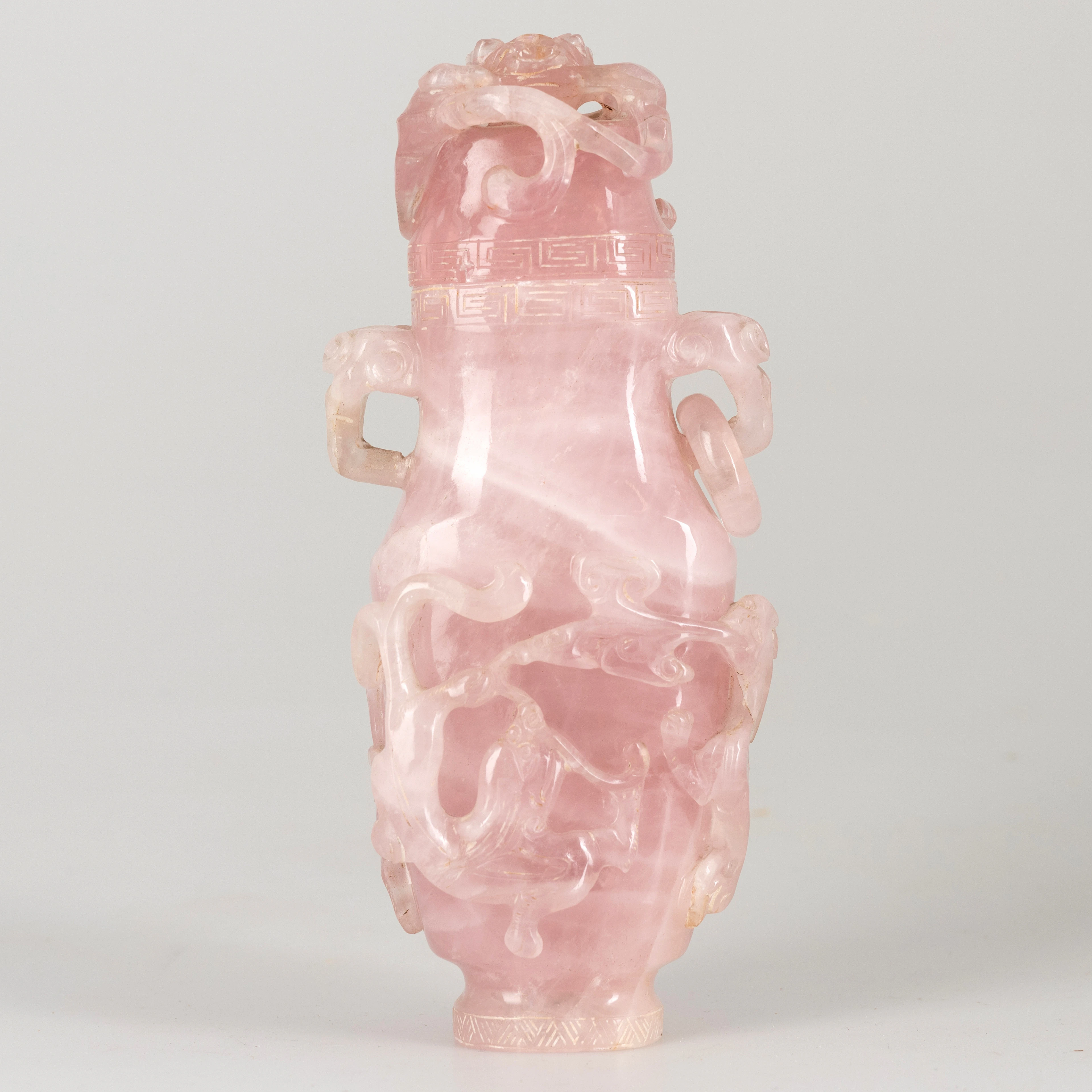 Chinesische Henkelvase in archaischer Hu-Form, Rosenquarz, China, 20. Jh.