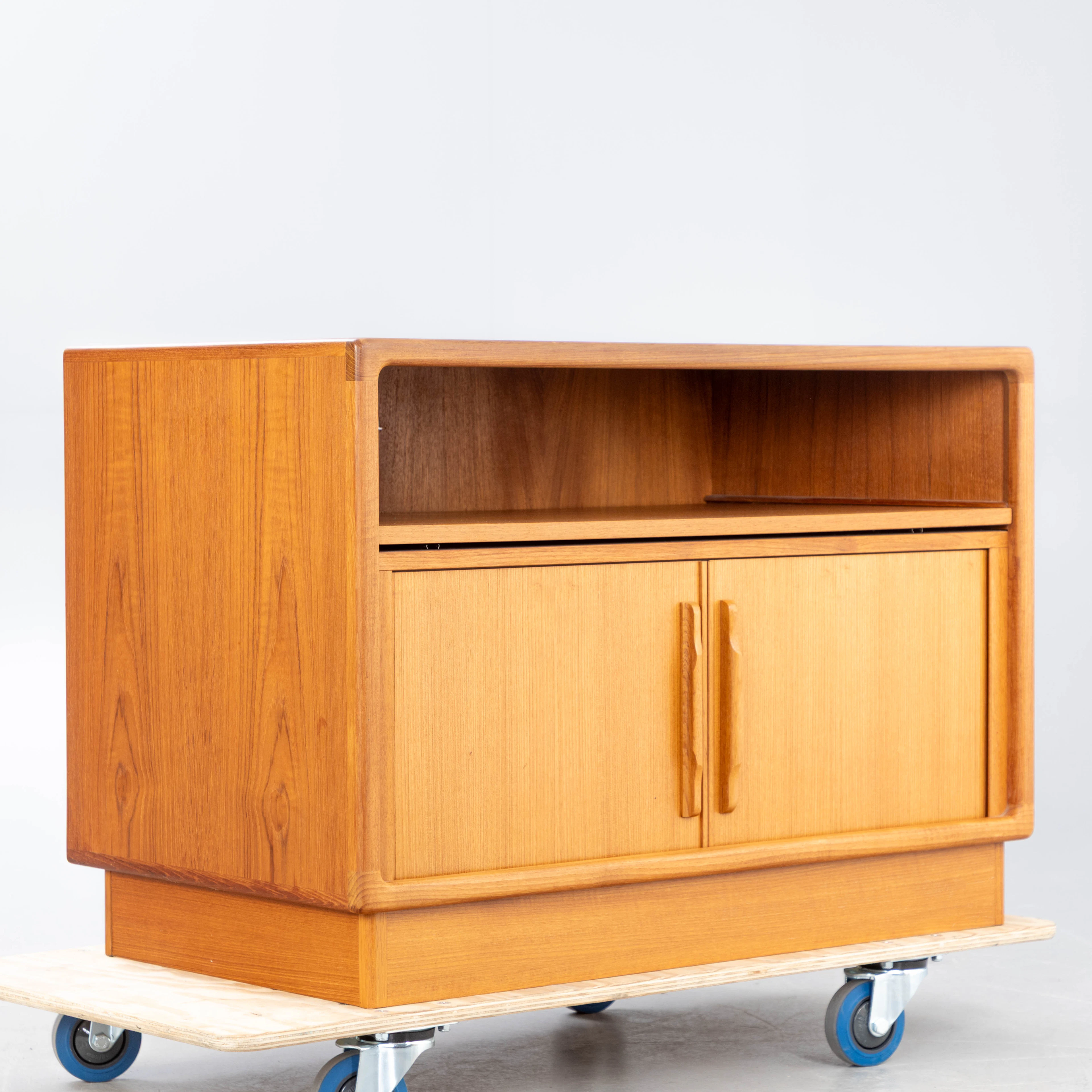 Sideboard / Phonoschrank in Teak, Jalousietür.