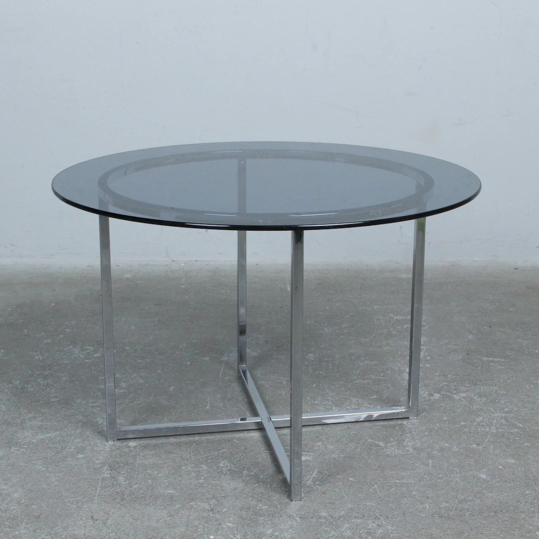 Couchtisch mit Glasplatte.