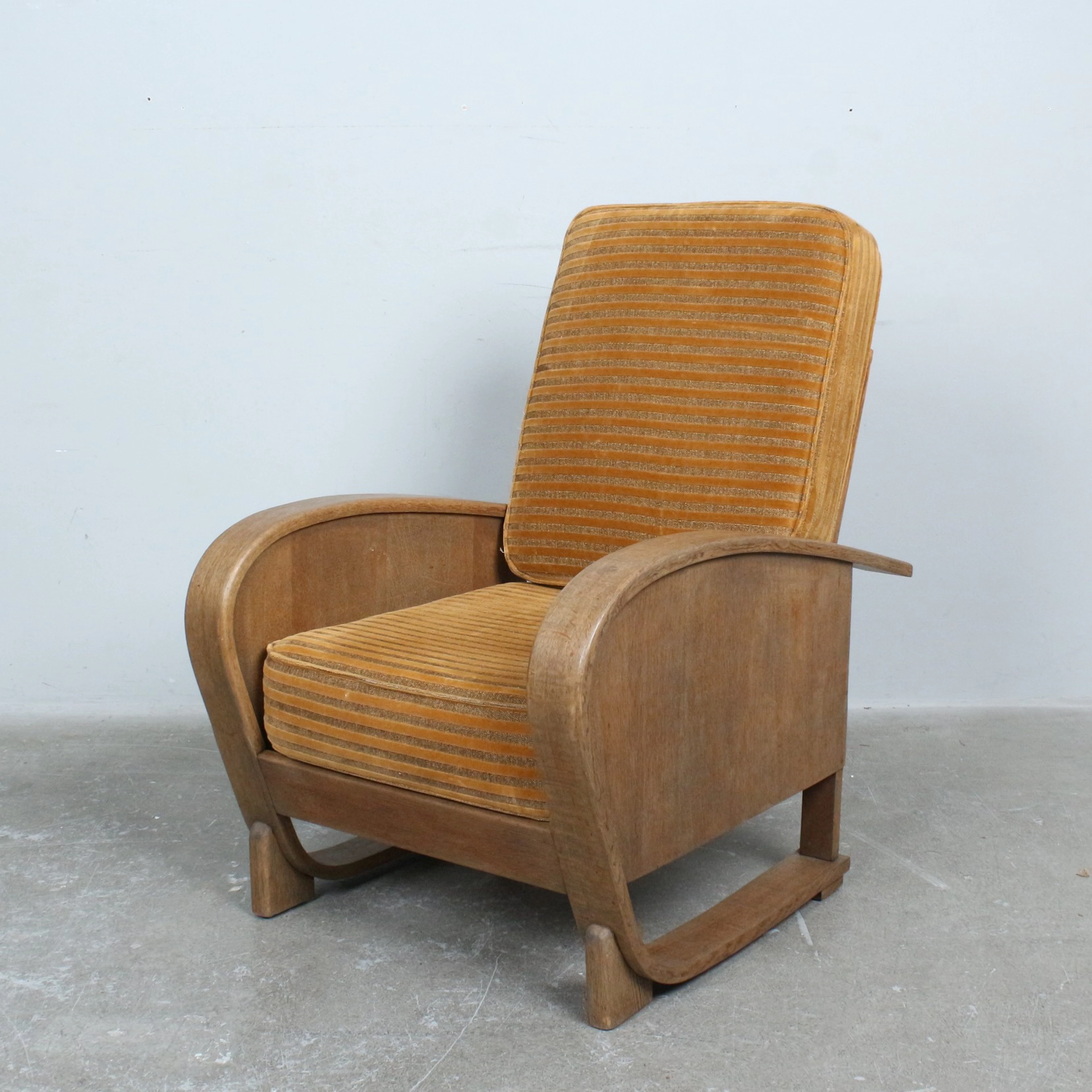Art-Déco-Loungesessel um 1930er, Holz, Stoff.