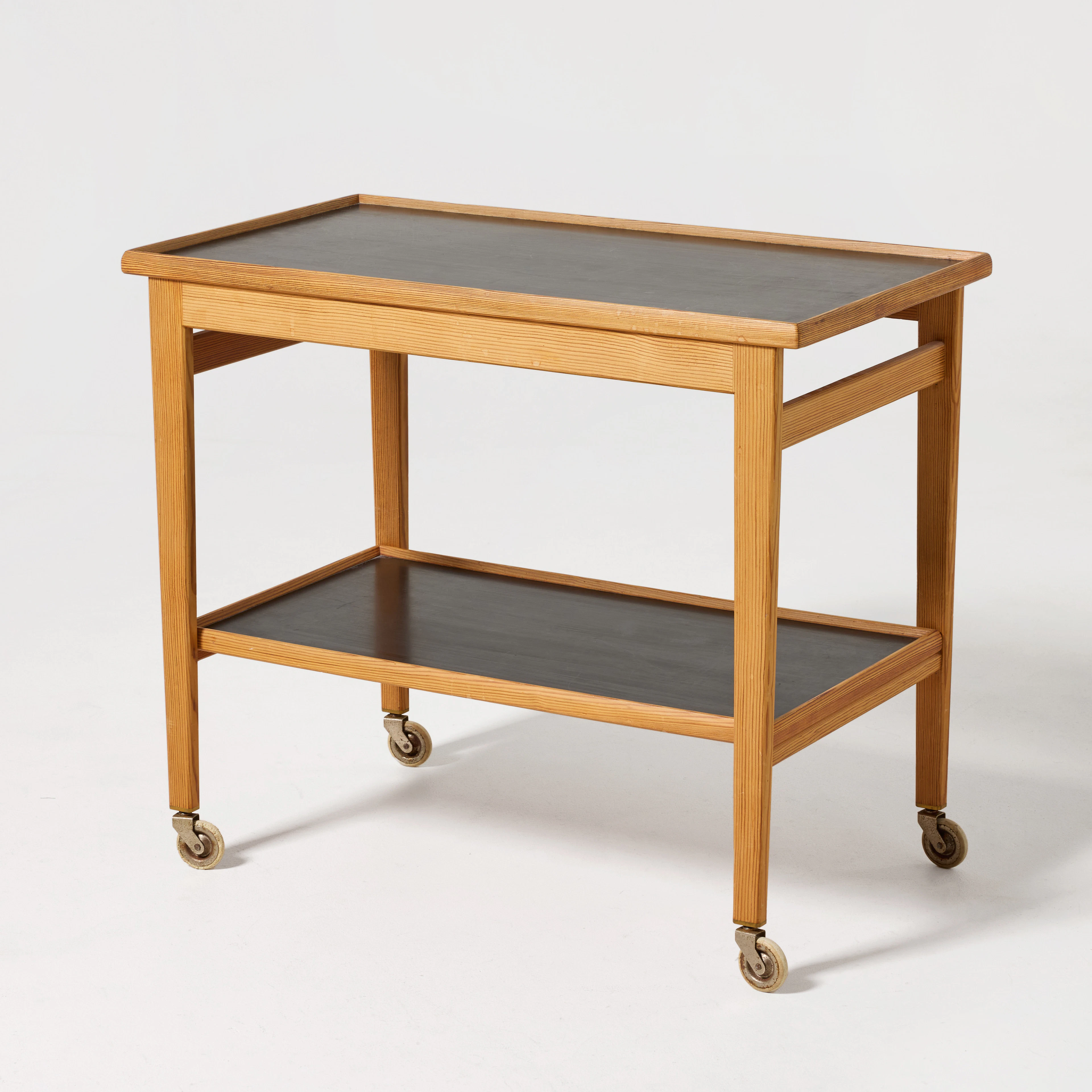 HILDING NILSSON. Serveringsvagn, egen verkstad, 1958, furu, med skivor