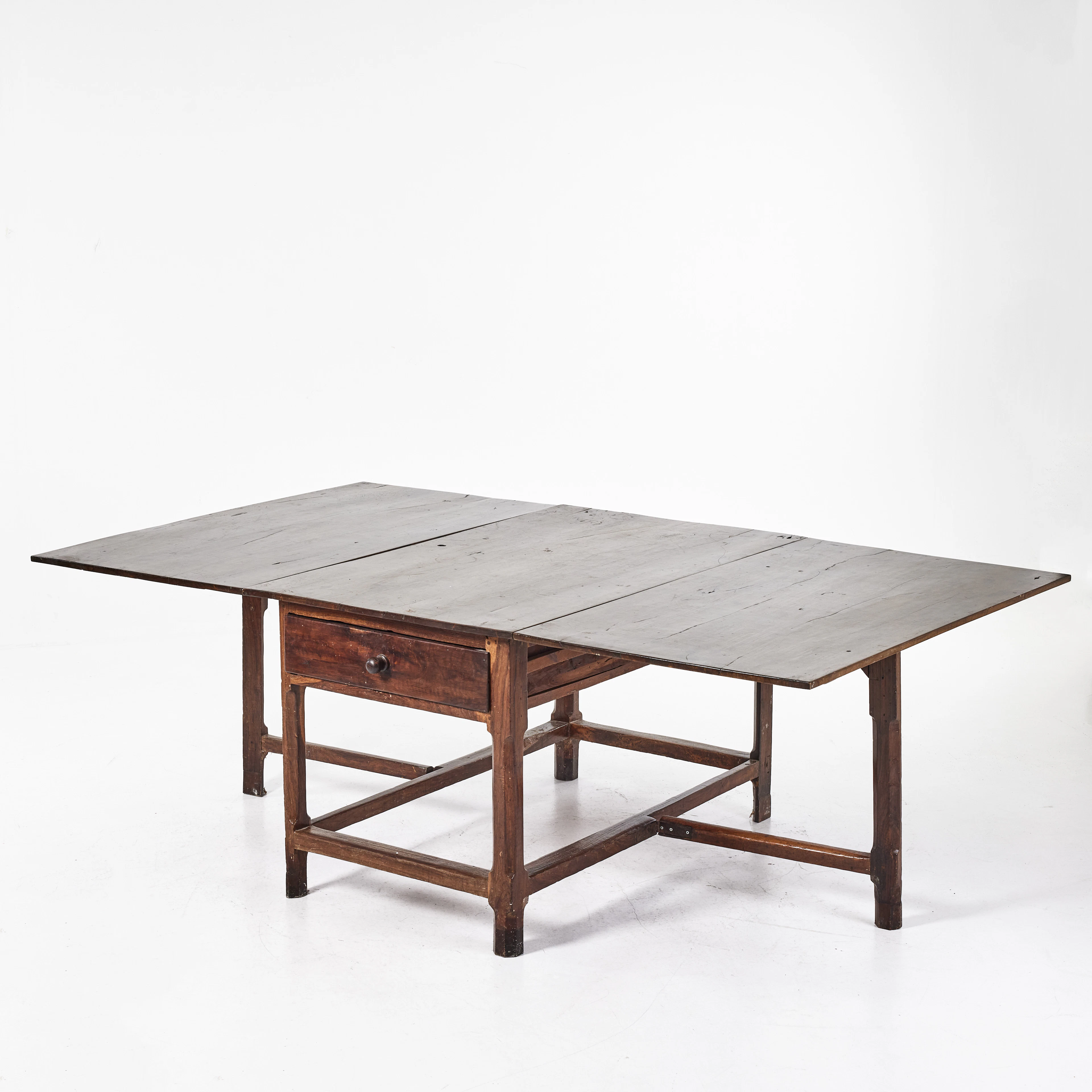 SLAGBORD, 1800-tal, valnöt, Spanien.