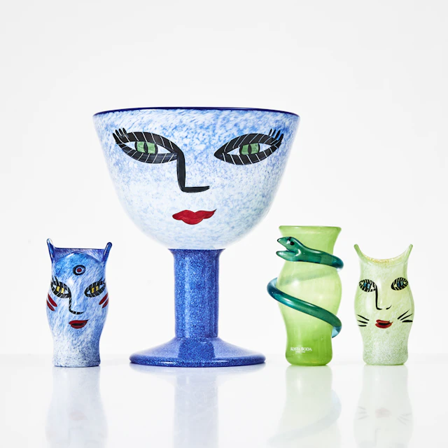 ULRICA HYDMAN-VALLIEN. SKÅL och MINIATYRVASER, 3 st., glas, Kosta