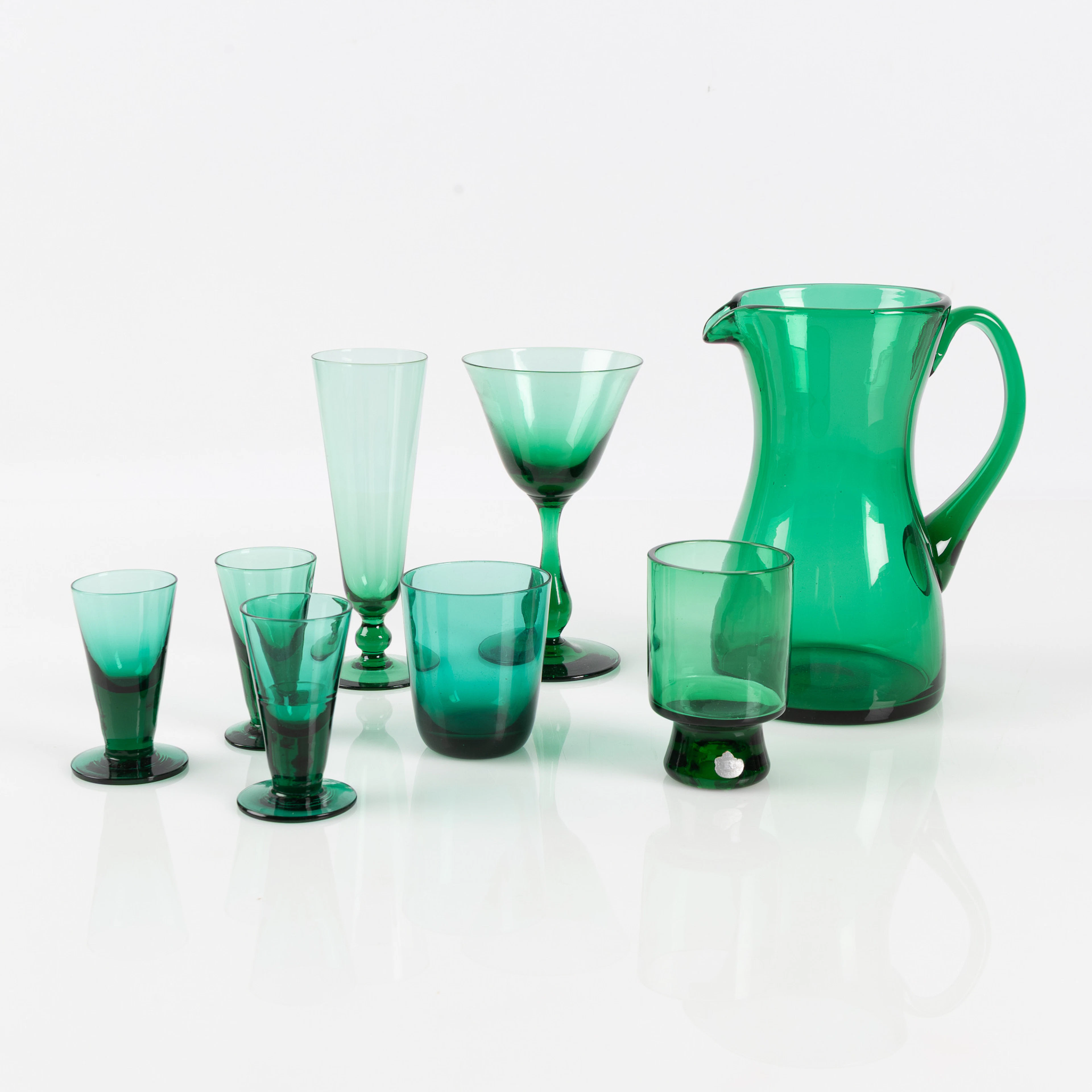 PAUL KEDELV. Glasservis, grönt glas, 8 delar, bl.a ”Sven”, Reijmyre.
