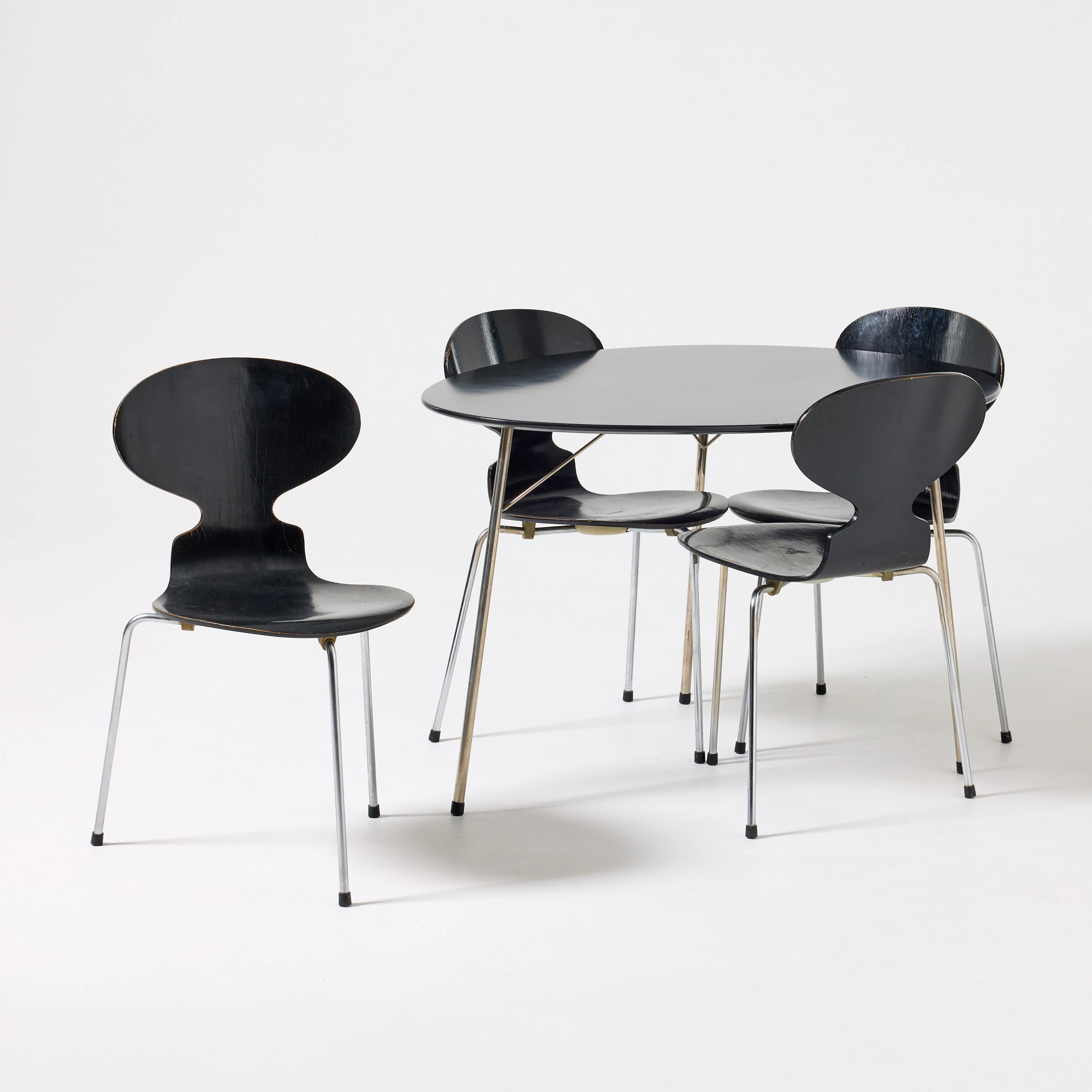 ARNE JACOBSEN. "Ägget" och "Myran", matgrupp, fyra delar, Fritz Hansen
