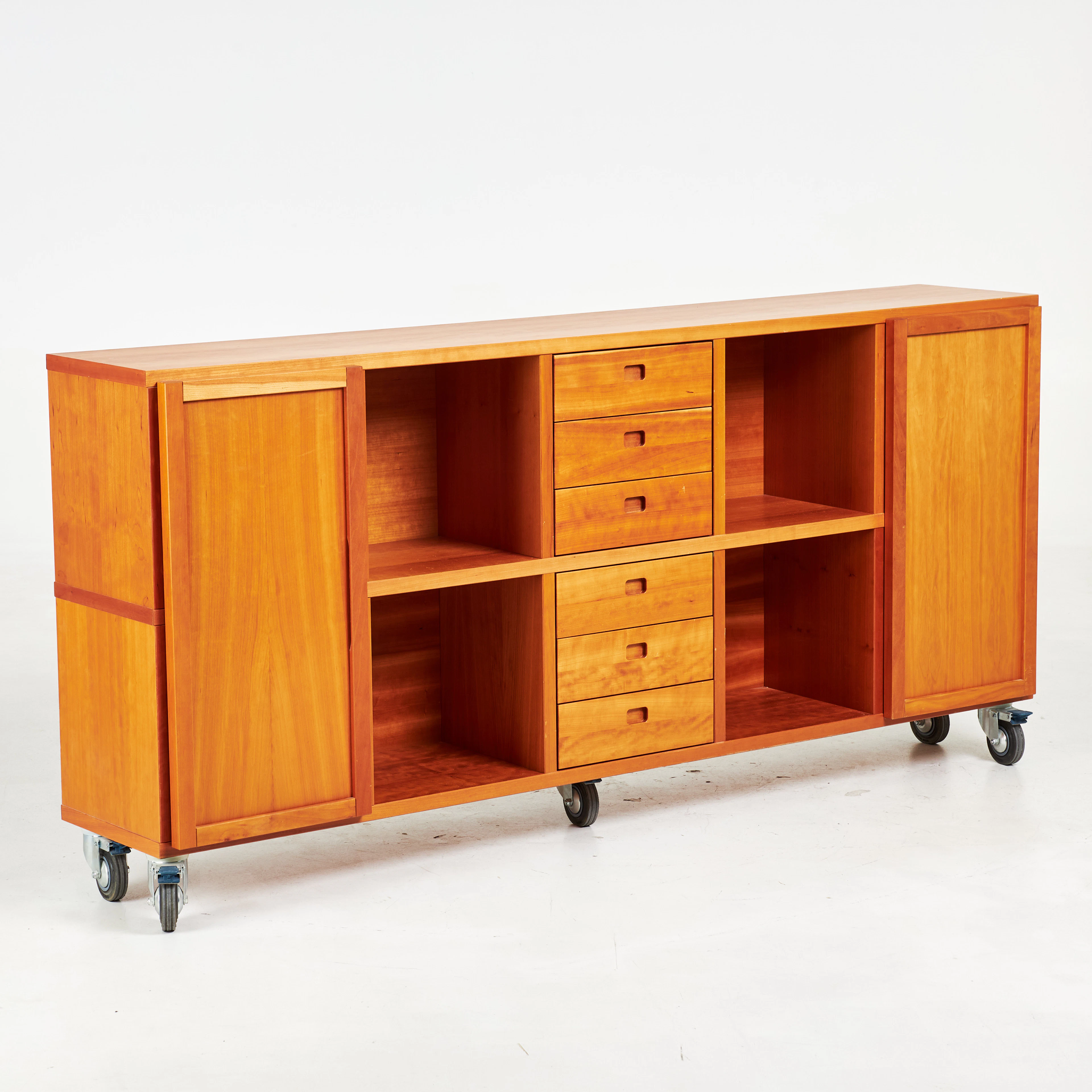 SIDEBOARD, körsbärsfanér, på låsbara hjul etikettmärkt ROOM, 2000-tal.