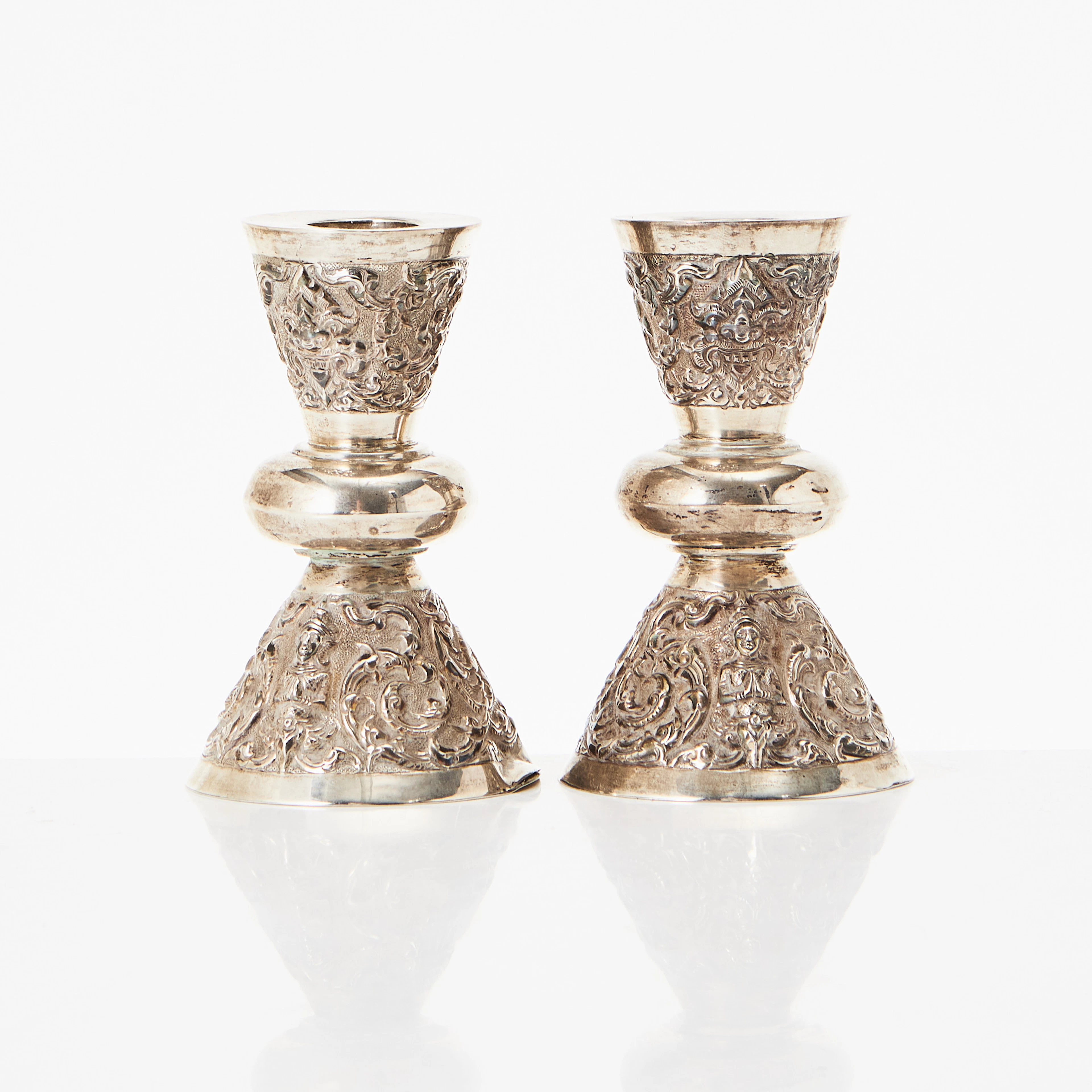LJUSSTAKAR, ett par, sterlingsilver, Alex & Co., Thailand, fylld fot.