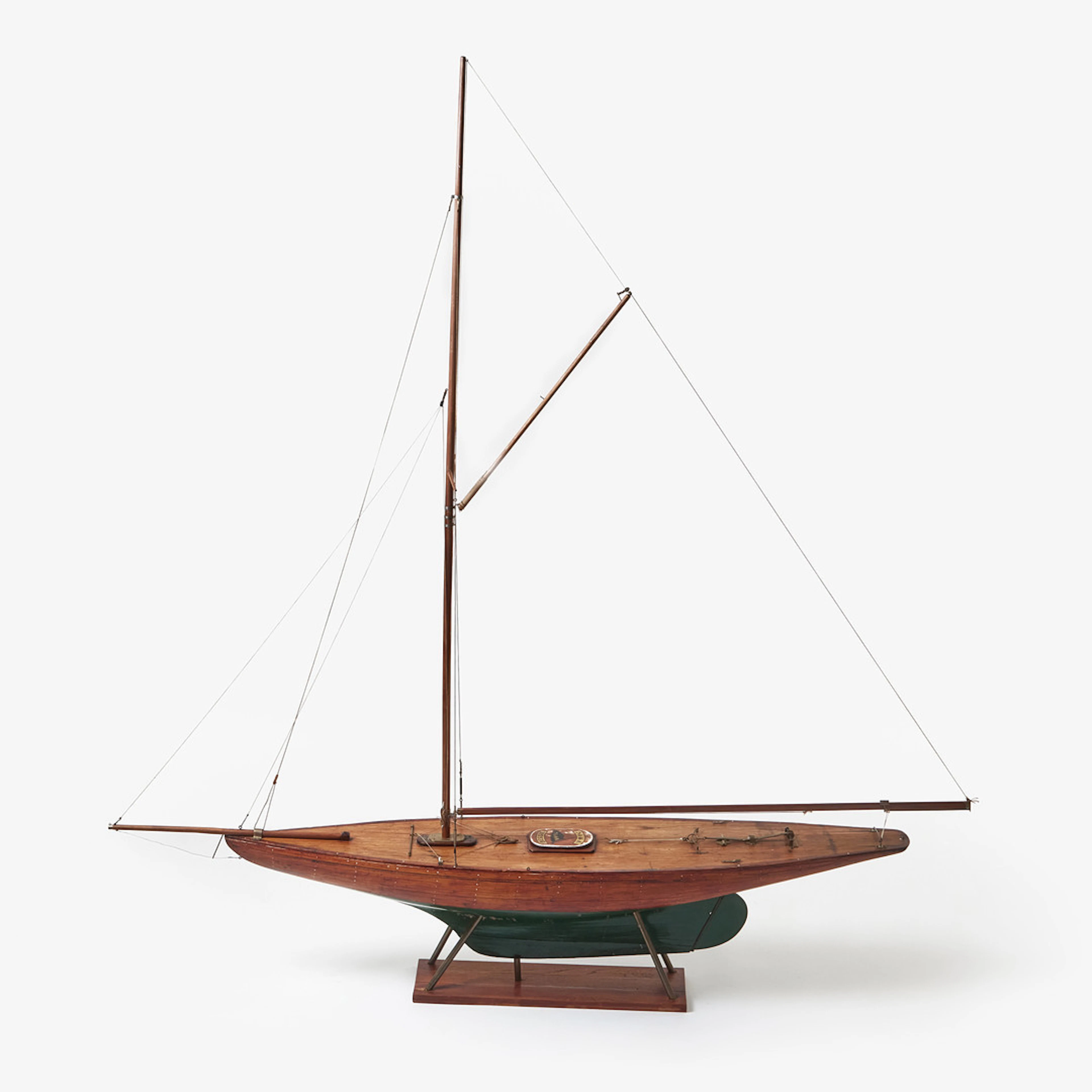 POND YACHT, seglande modell, "Bessie", V.M.Y.C, mahogny, bemålat köl