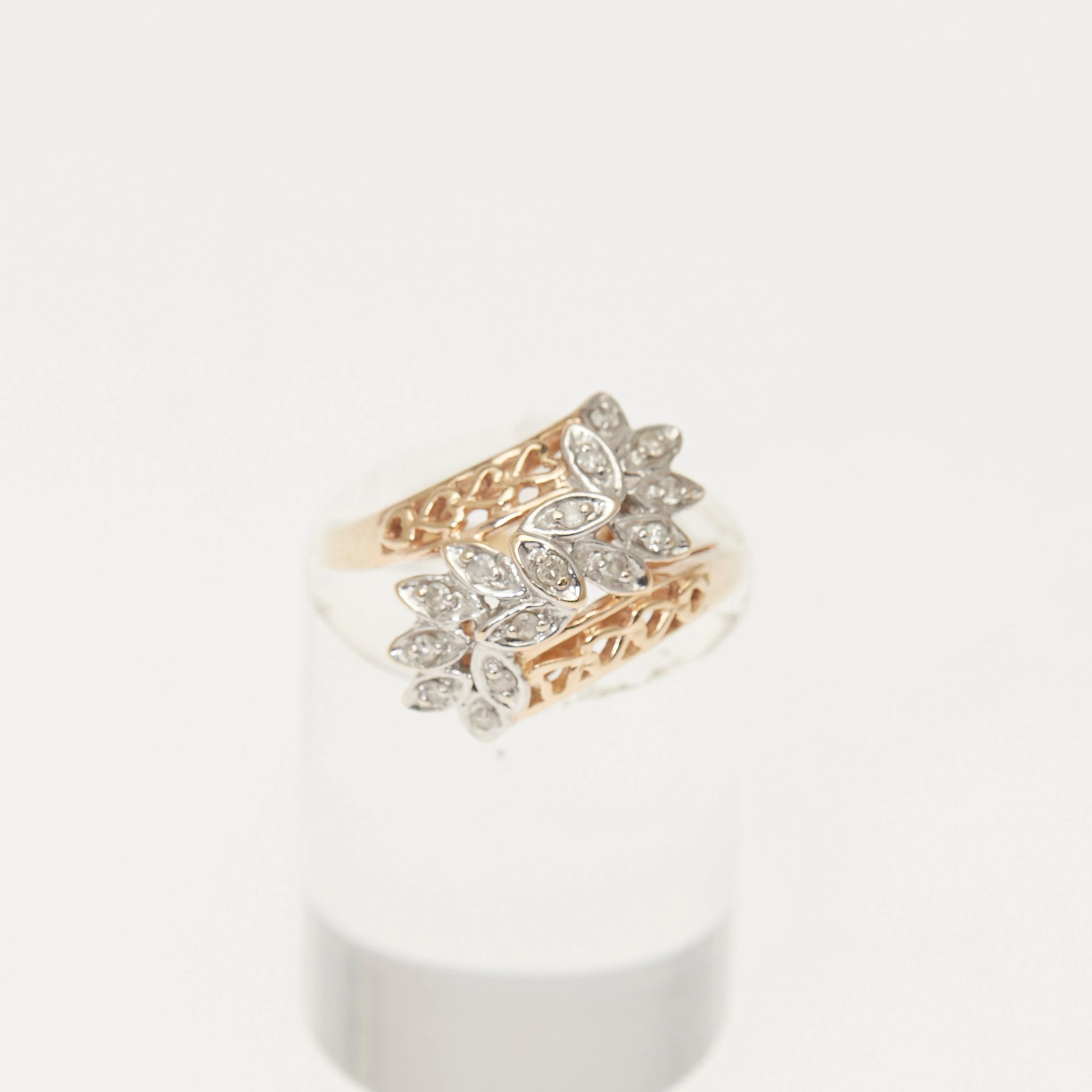 Ring, 375er Gold, bicolor, Diamanten.