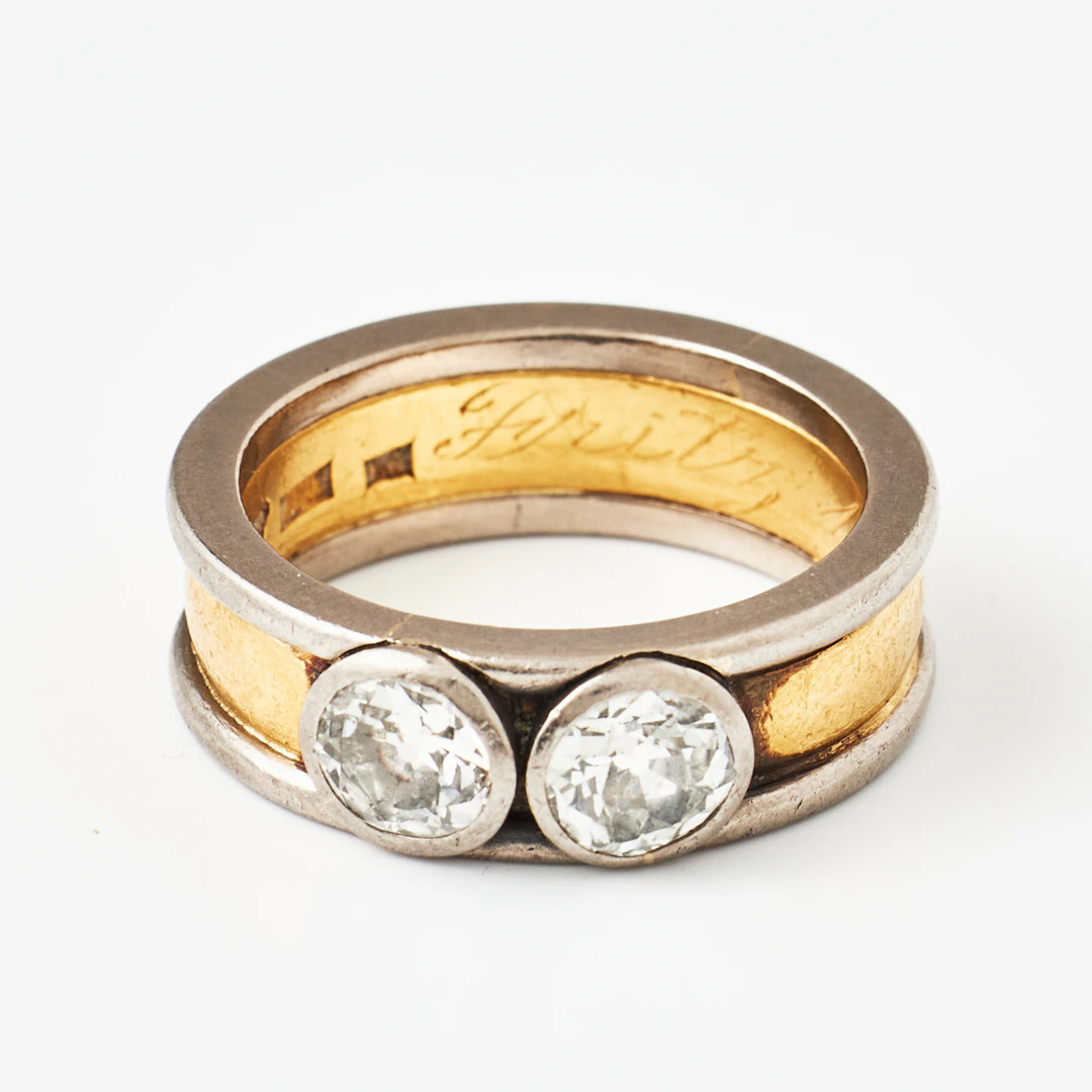 RING, 23 k guld, 2 gammalslipade diamanter ca 0,60 ct/st, i 18 k