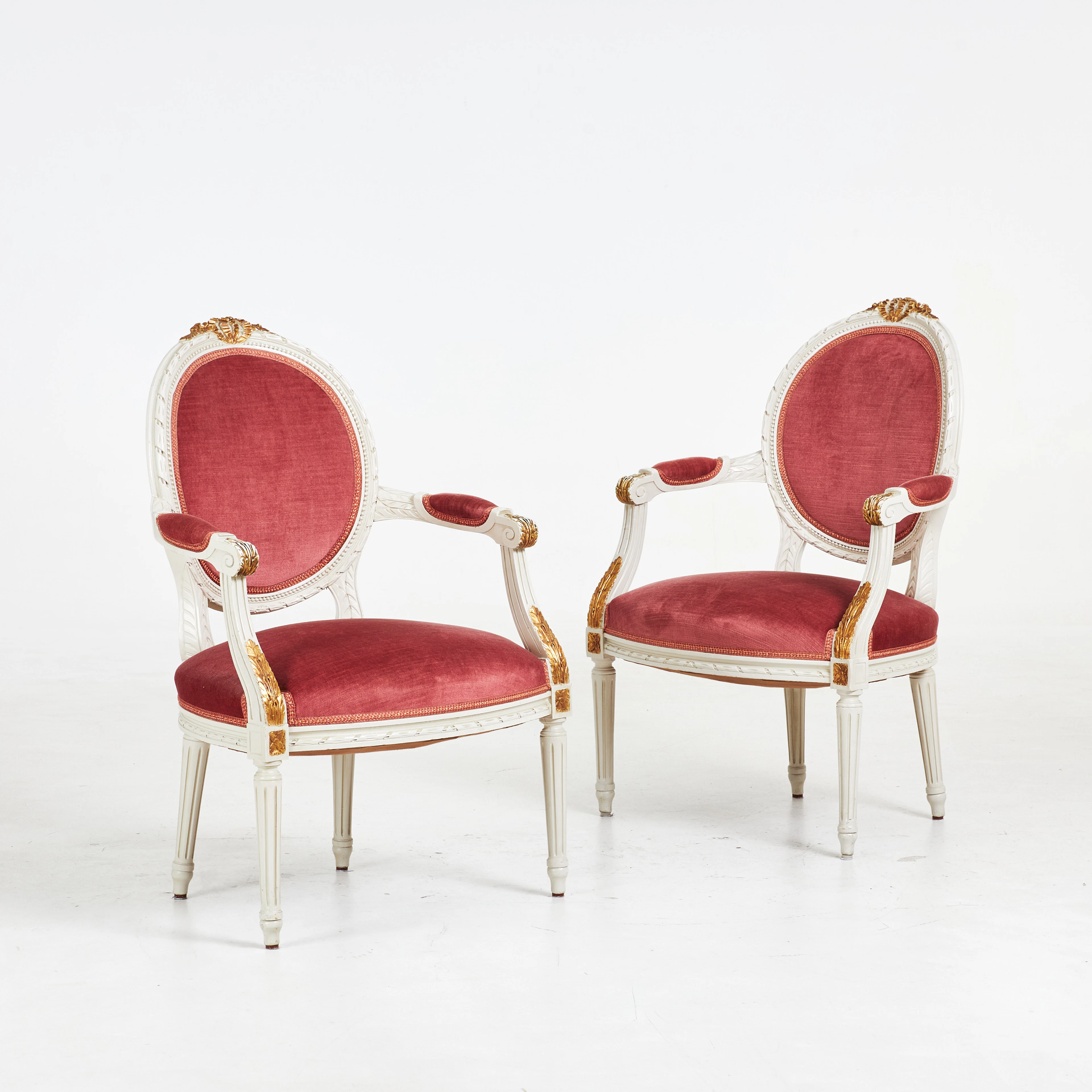 KARMSTOLAR, ett par, gustaviansk stil, 1900-tal.