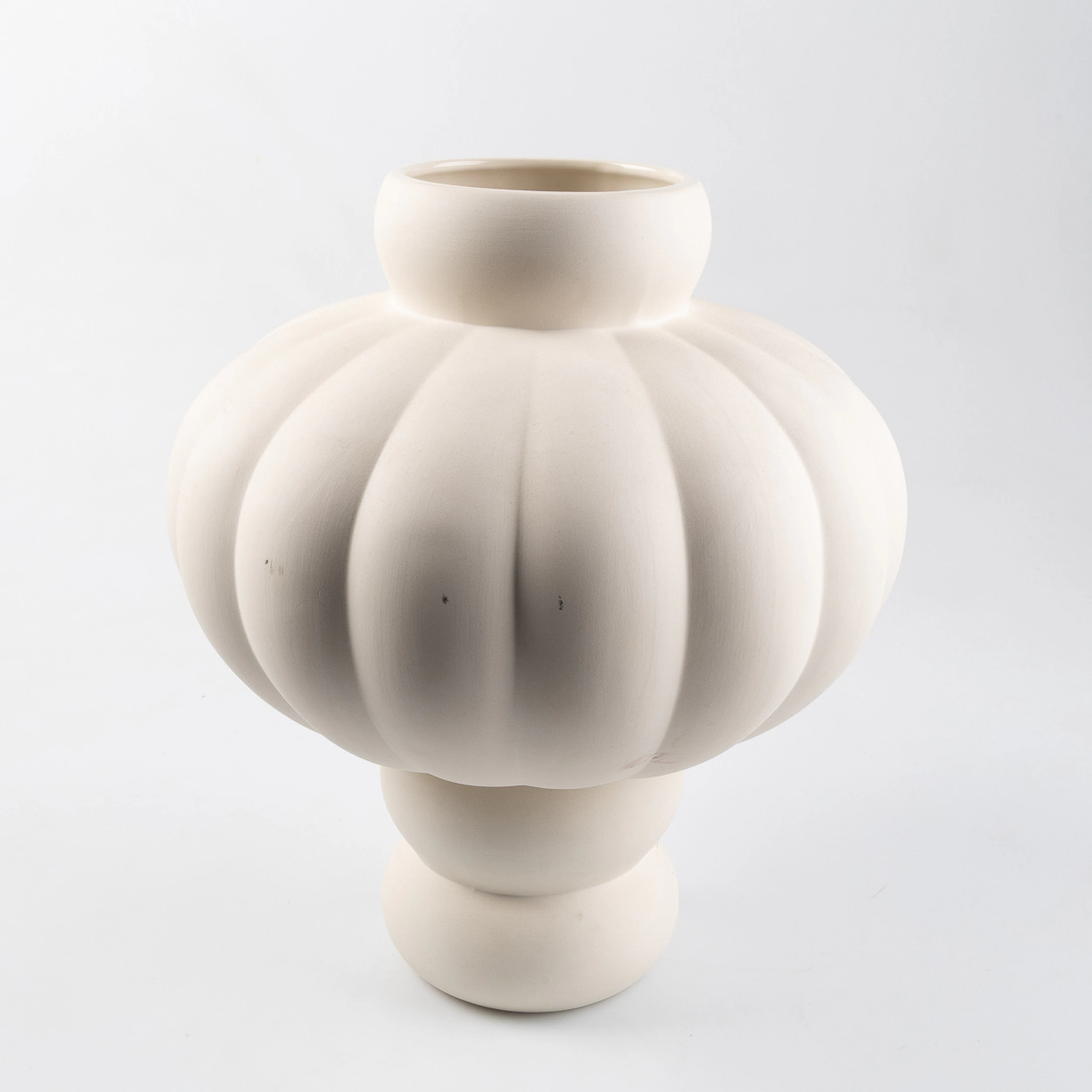 LOUISE ROE. "Balloon 03", vas, keramik, samtida.