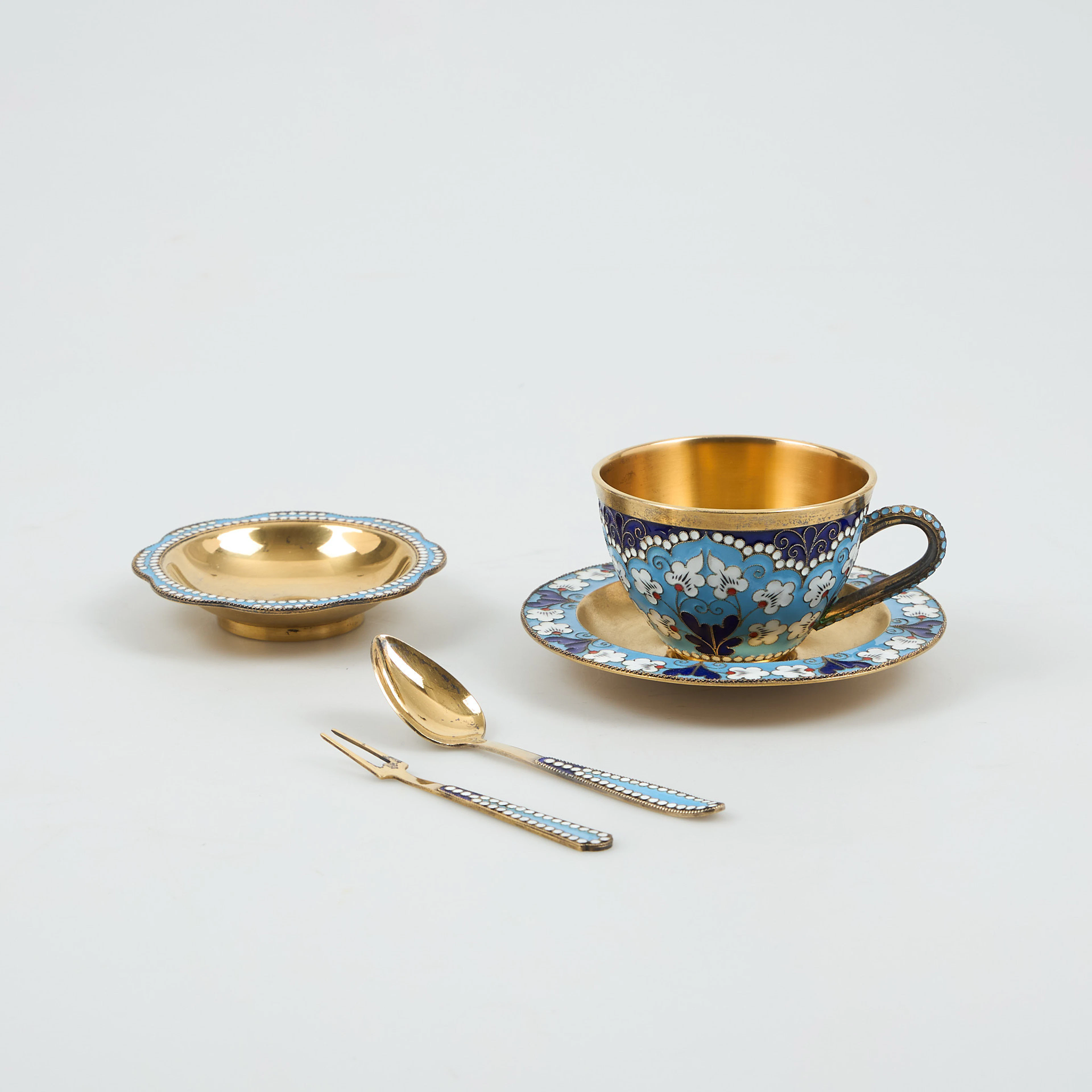 CLOISONNÉ FÖREMÅL, 5 st, förgyllt 925 silver, emalj, Moskva.