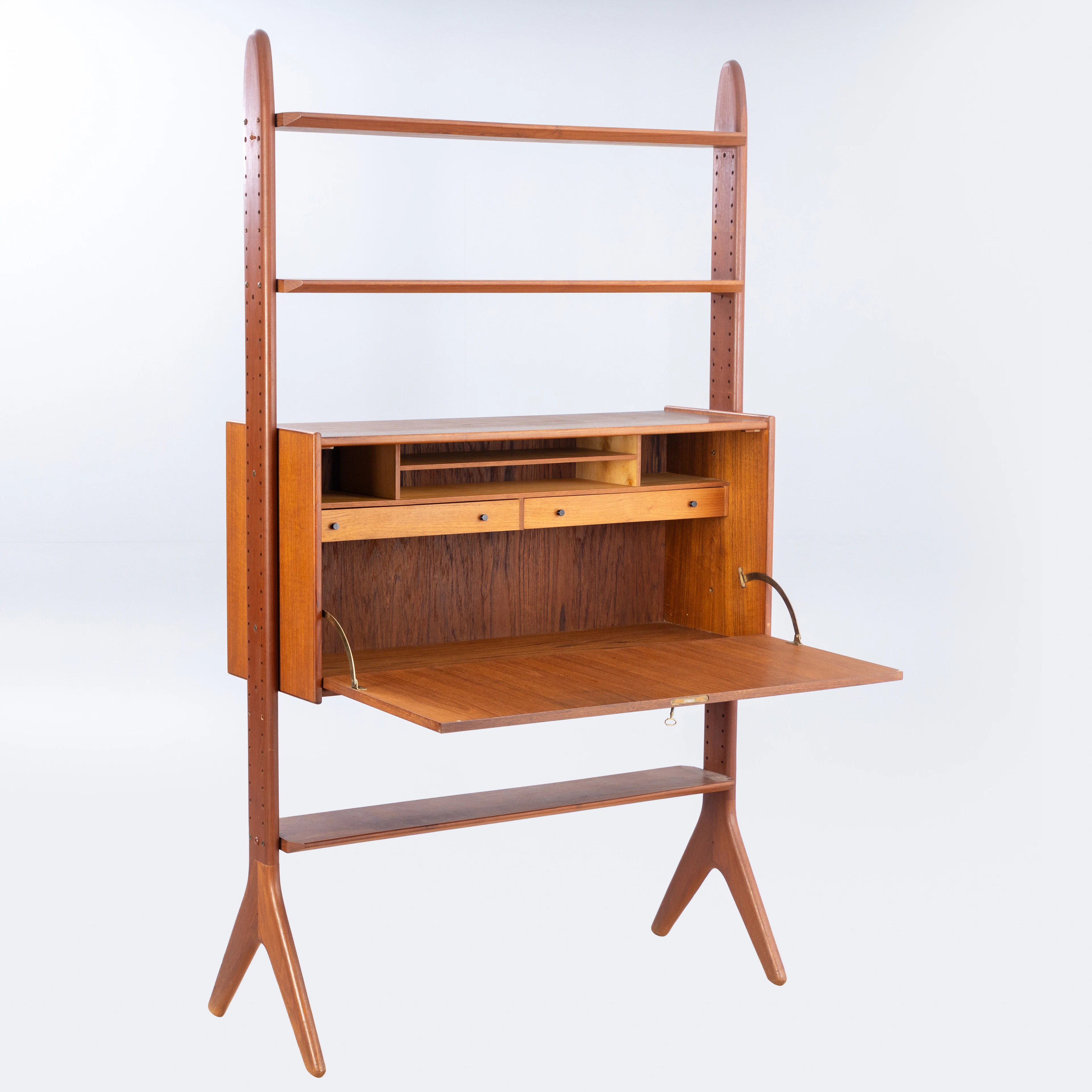 ARNE HOVMAND OLSEN. Jutex, freistehendes Regal in Teak, 1950er Jahre.