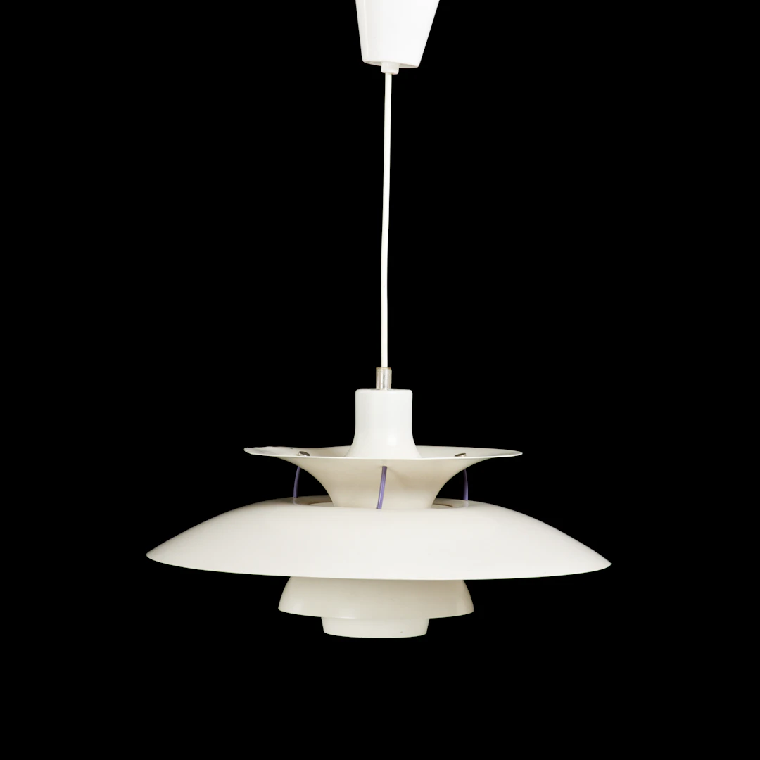 POUL HENNINGSEN. Taklampa, PH-5, för Louis Poulsen, lackerad i vitt