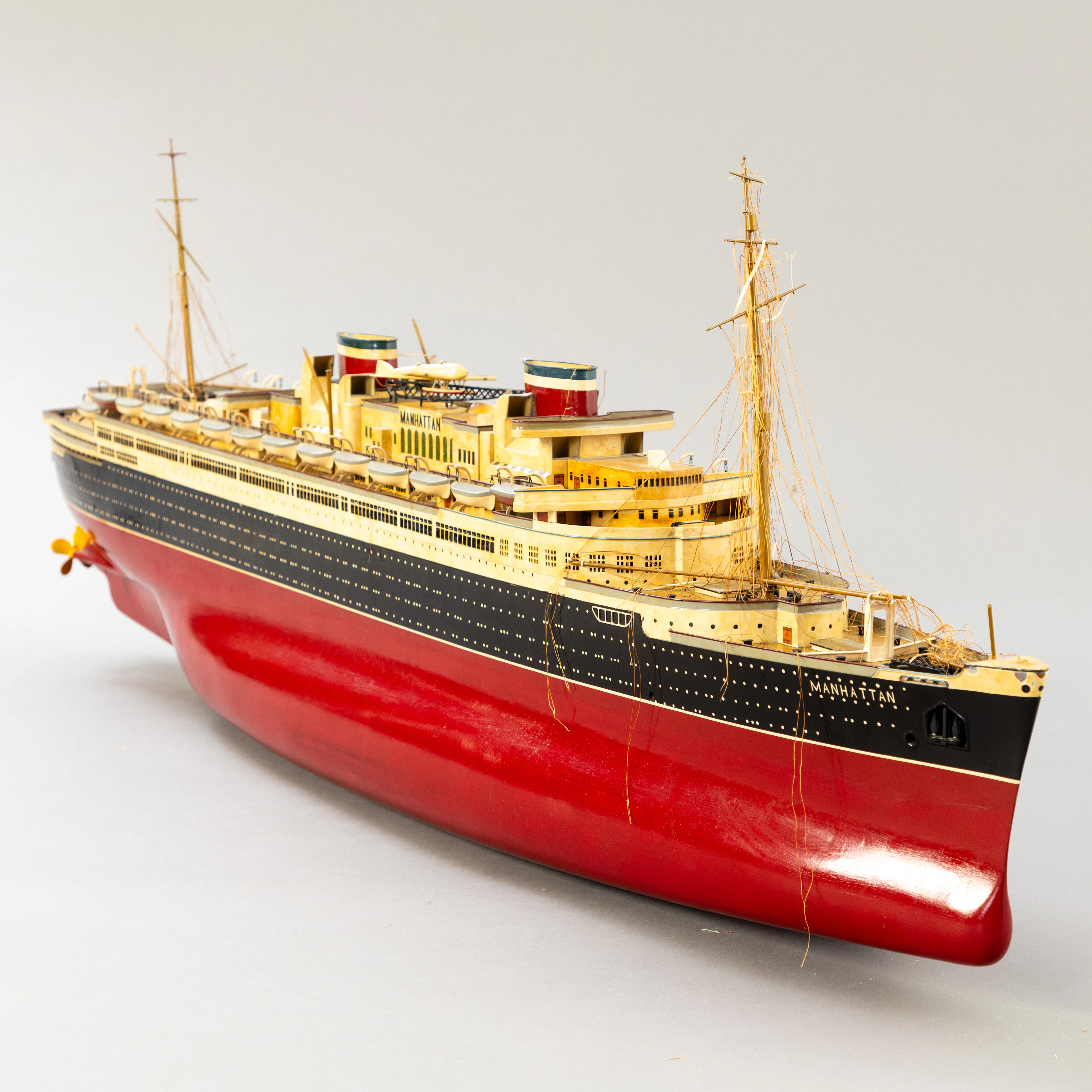 Modell Passagierschiff ´Manhattan`, nach dem Vorbild des US-amerikanischen