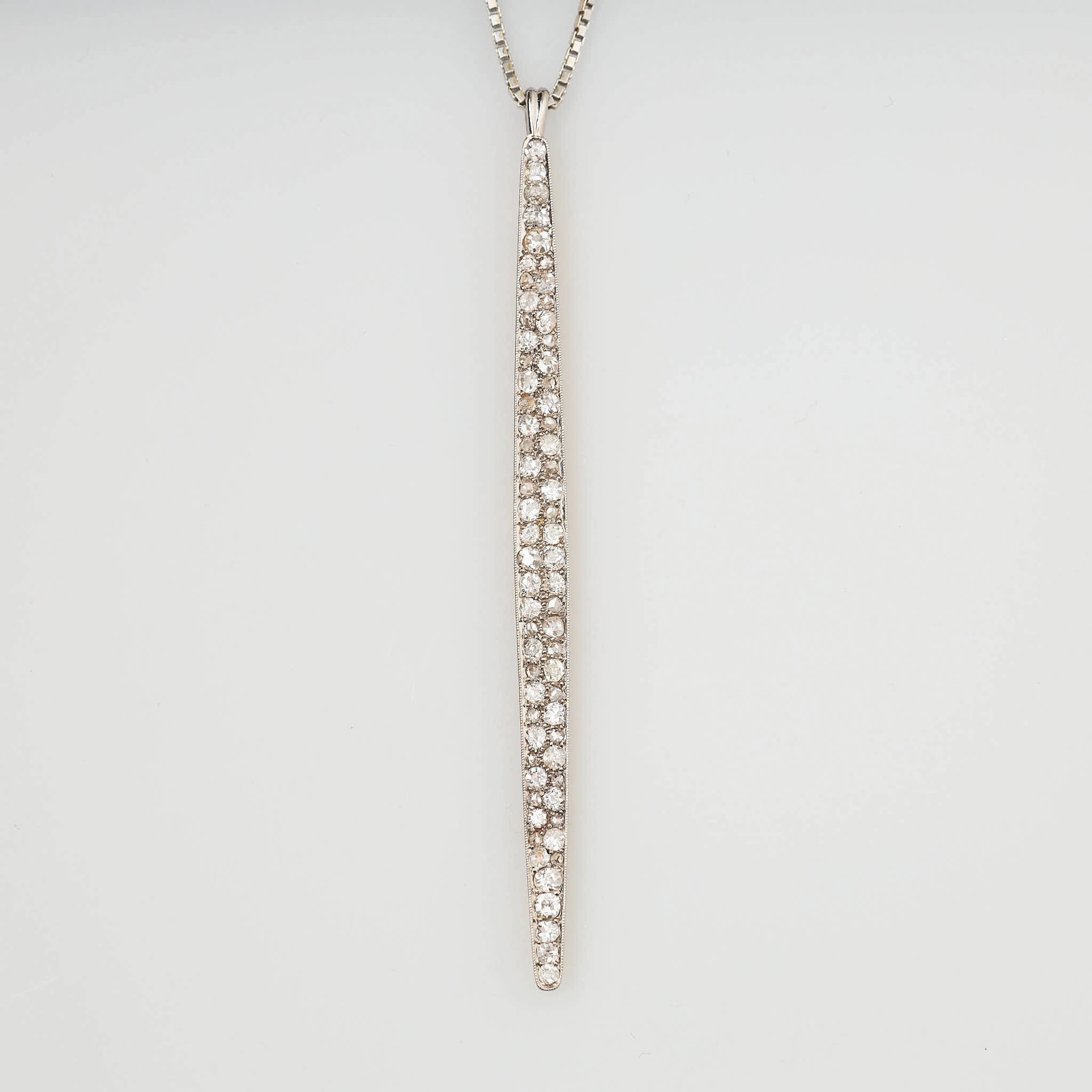 DIAMANTHALSBAND, 18K vitguld, gammal- och rosenslipade diamanter.