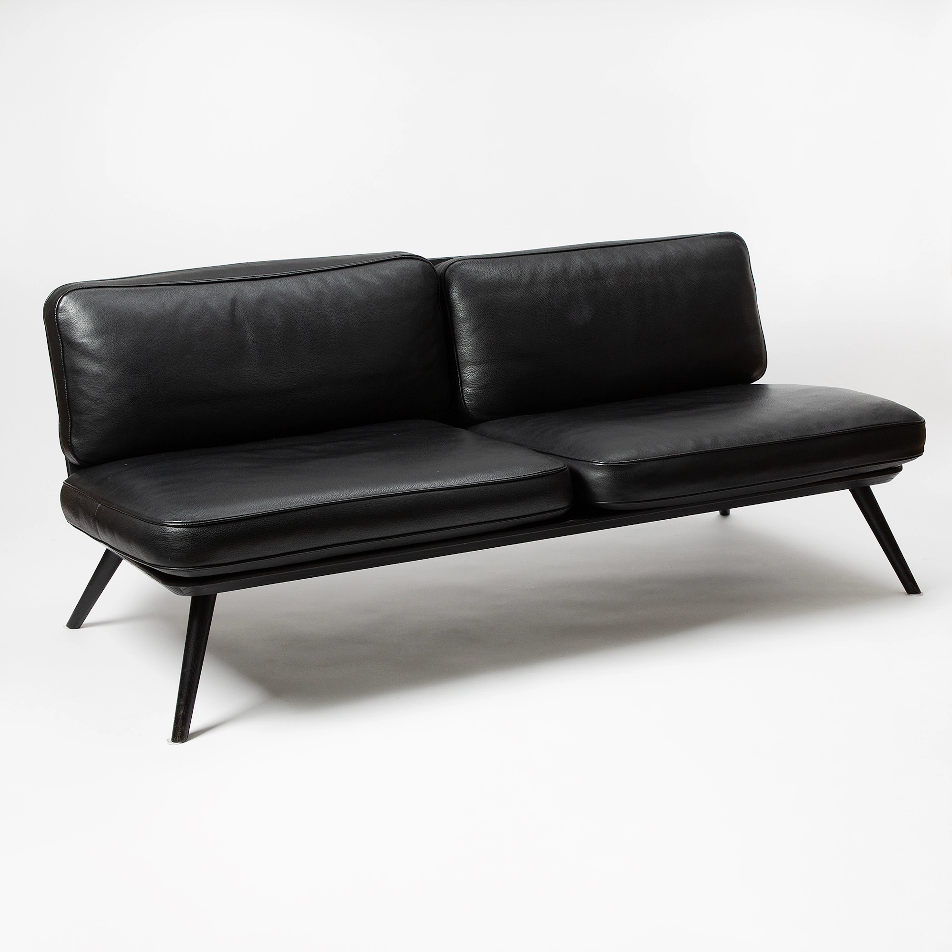 SIGNE BINDSLEV HENRIKSEN & PETER BUNDGAARD RÜTZOU. Soffa, "Spine easy
