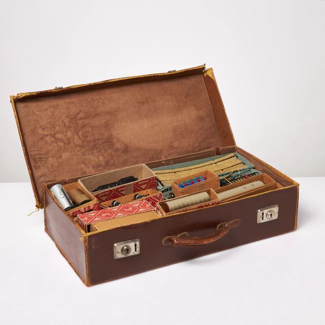 MÄRKLIN, ca 36 dlr, parti omfattande lok, vagnar, rälsdelar, växel