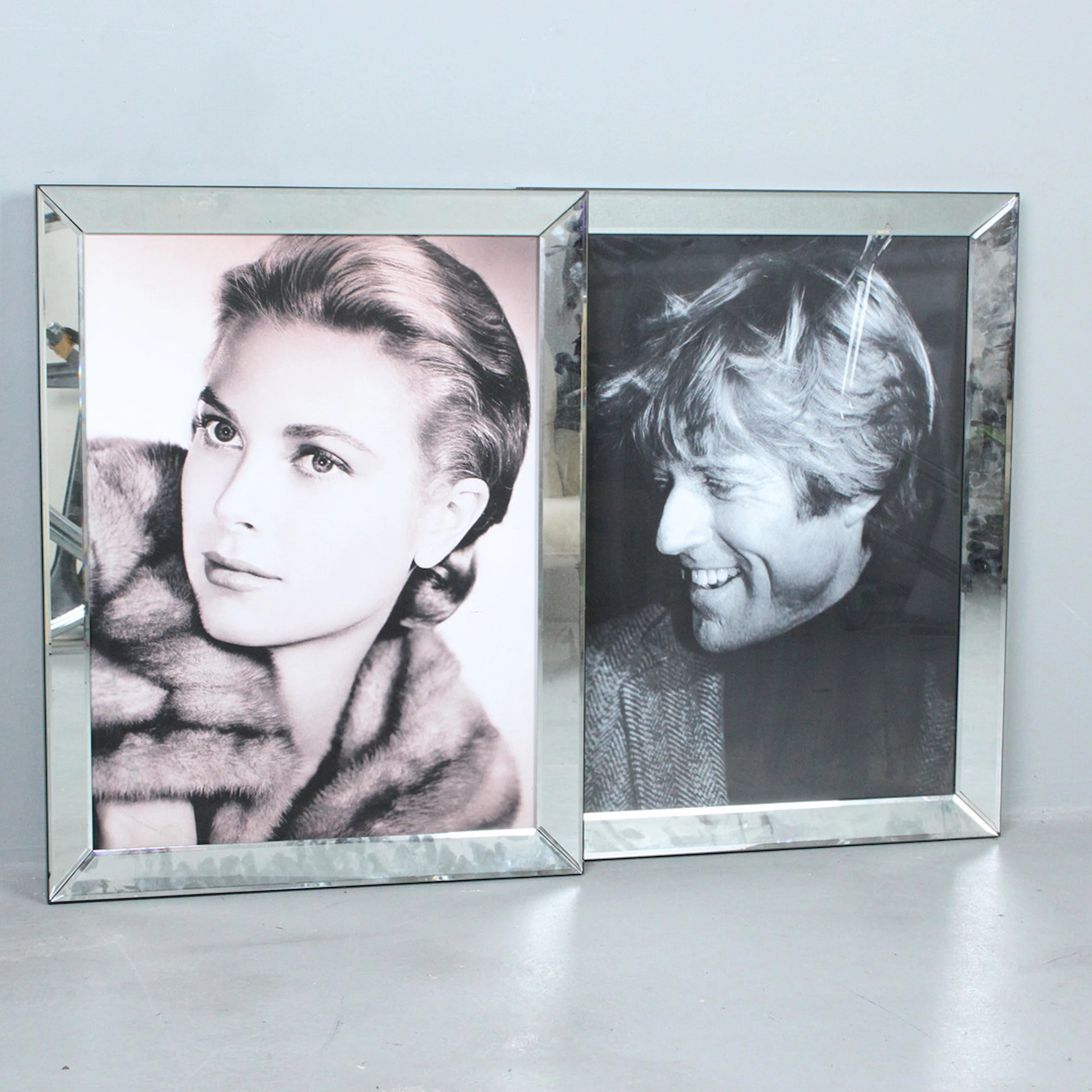 Fotodrucke im Spiegelrahmen - 'Grace Kelly' und 'Robert Redford'.