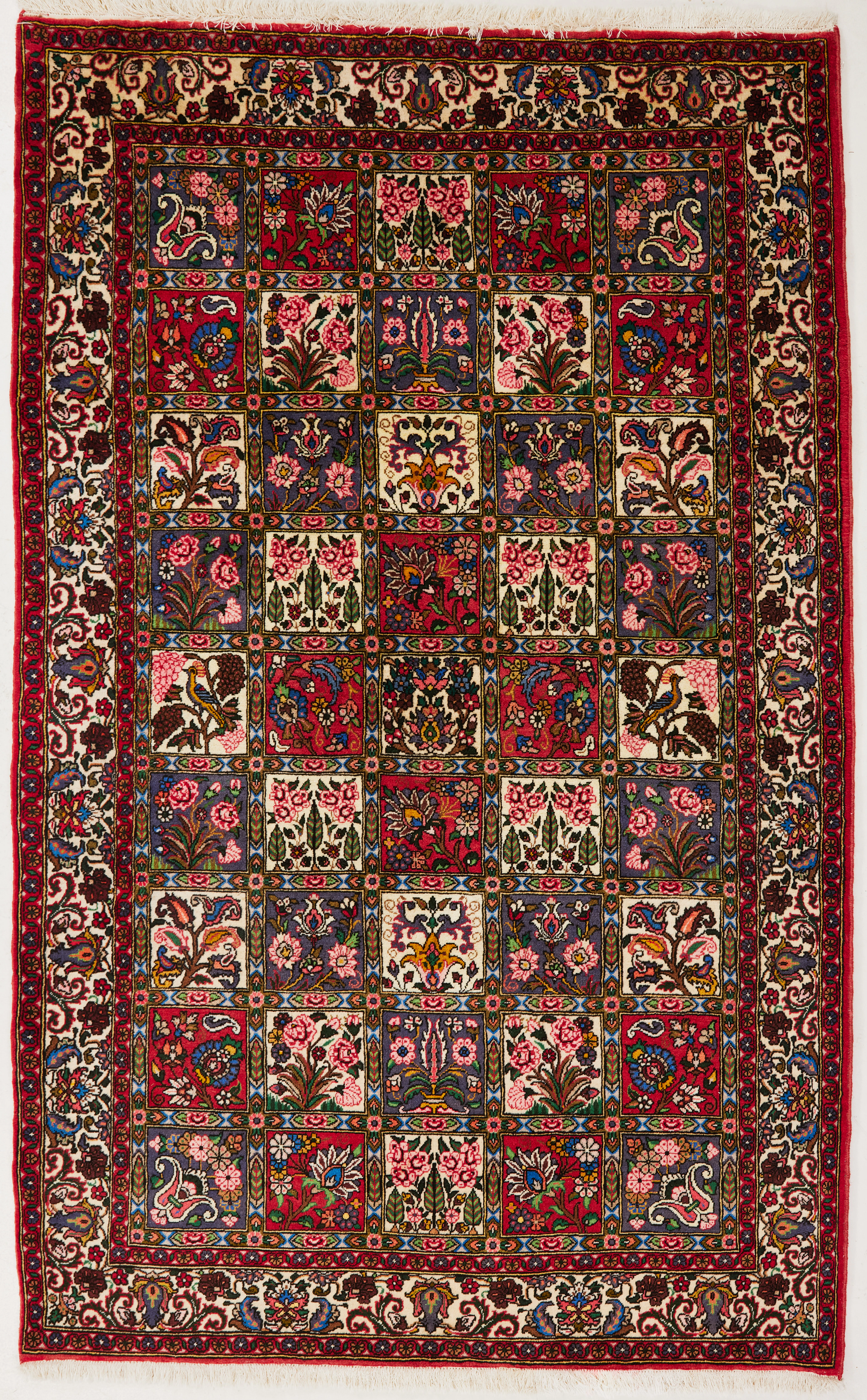 ORIENTMATTA. Bakthiari, trädgårdsmotiv, ca 260x158 cm.