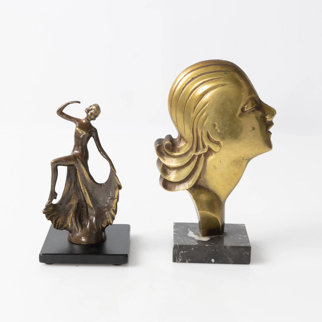 SKULPTURER, 2 st, art deco, 1900-tal, mässing på socklar.