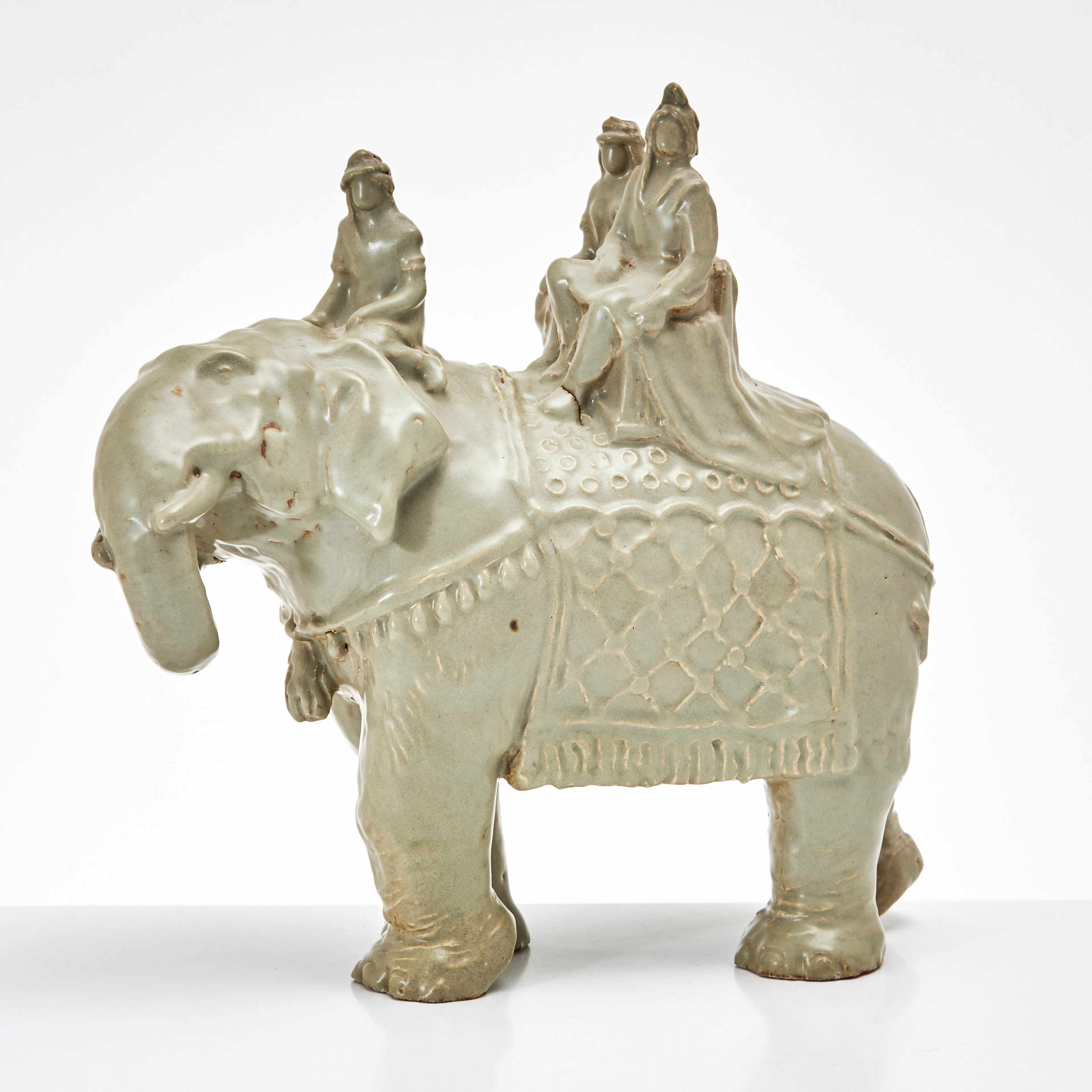 ARON SANDBERG (1873-1959). Skulptur, grönglaserad lergods, Ryttare på elefant.