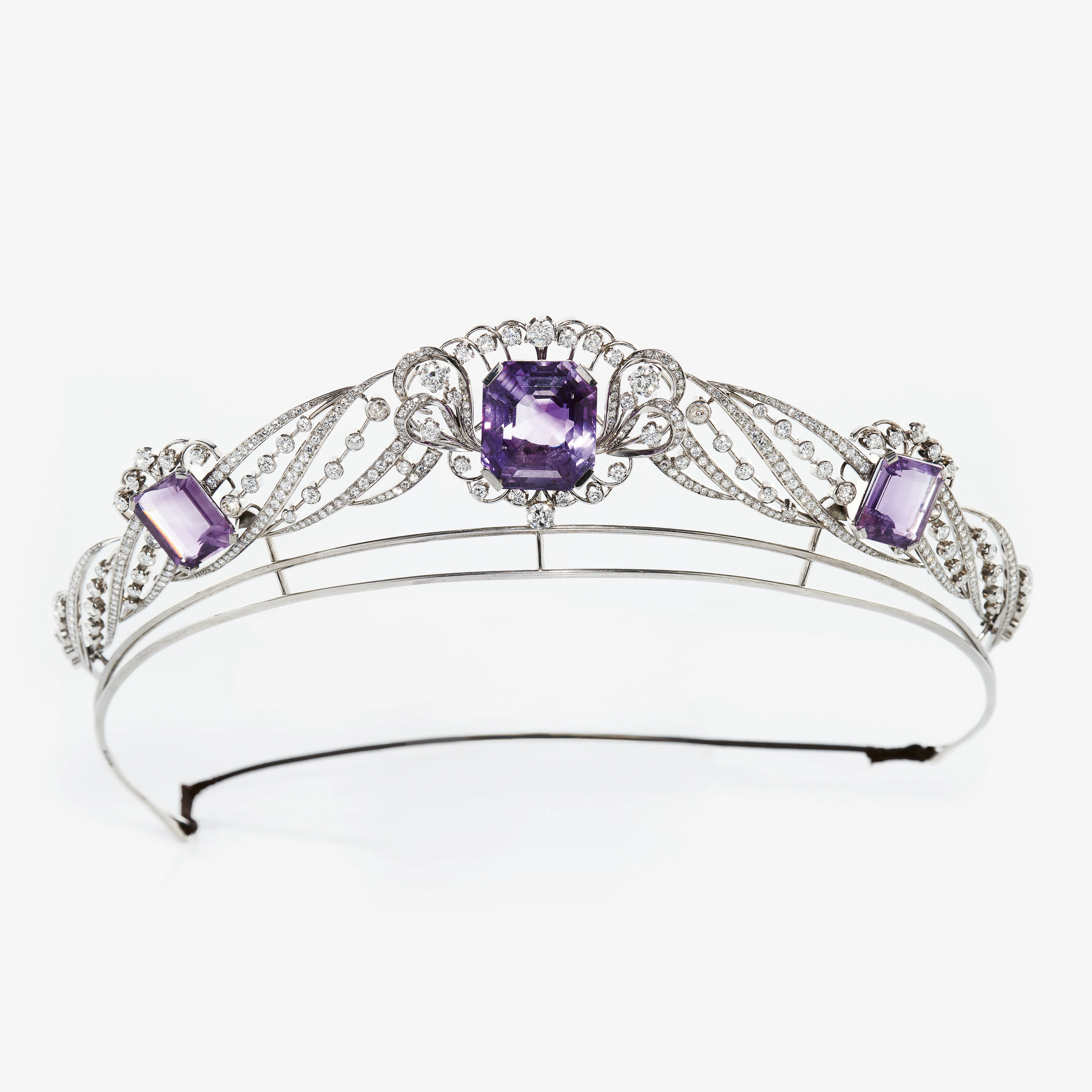 HUGO STRÖMDAHL. TIARA/COLLIER, 18K vitguld, ametister och diamanter