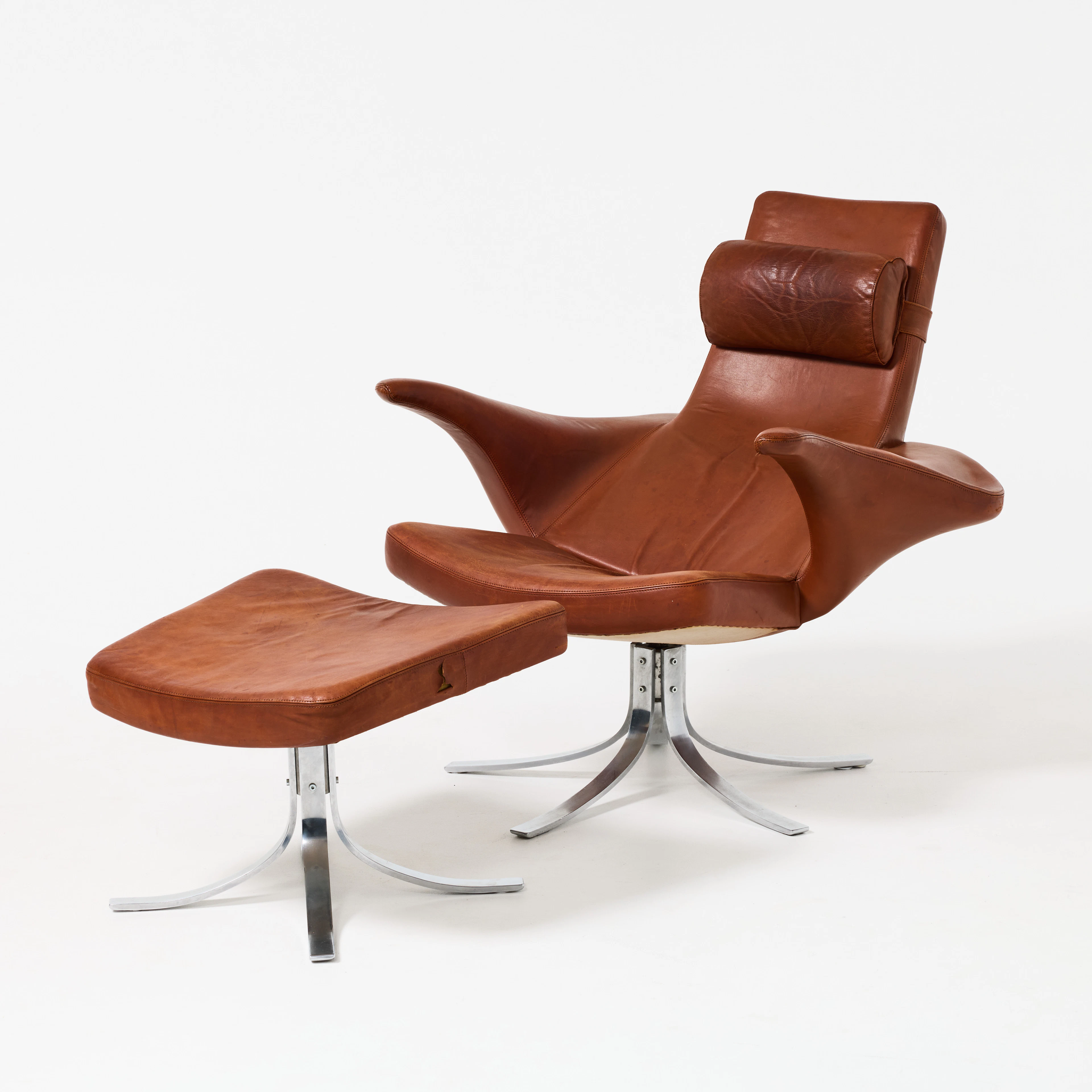 GÖSTA BERG. "Måsen 2", fåtölj med fotpall, Fritz Hansen, Danmark 1969