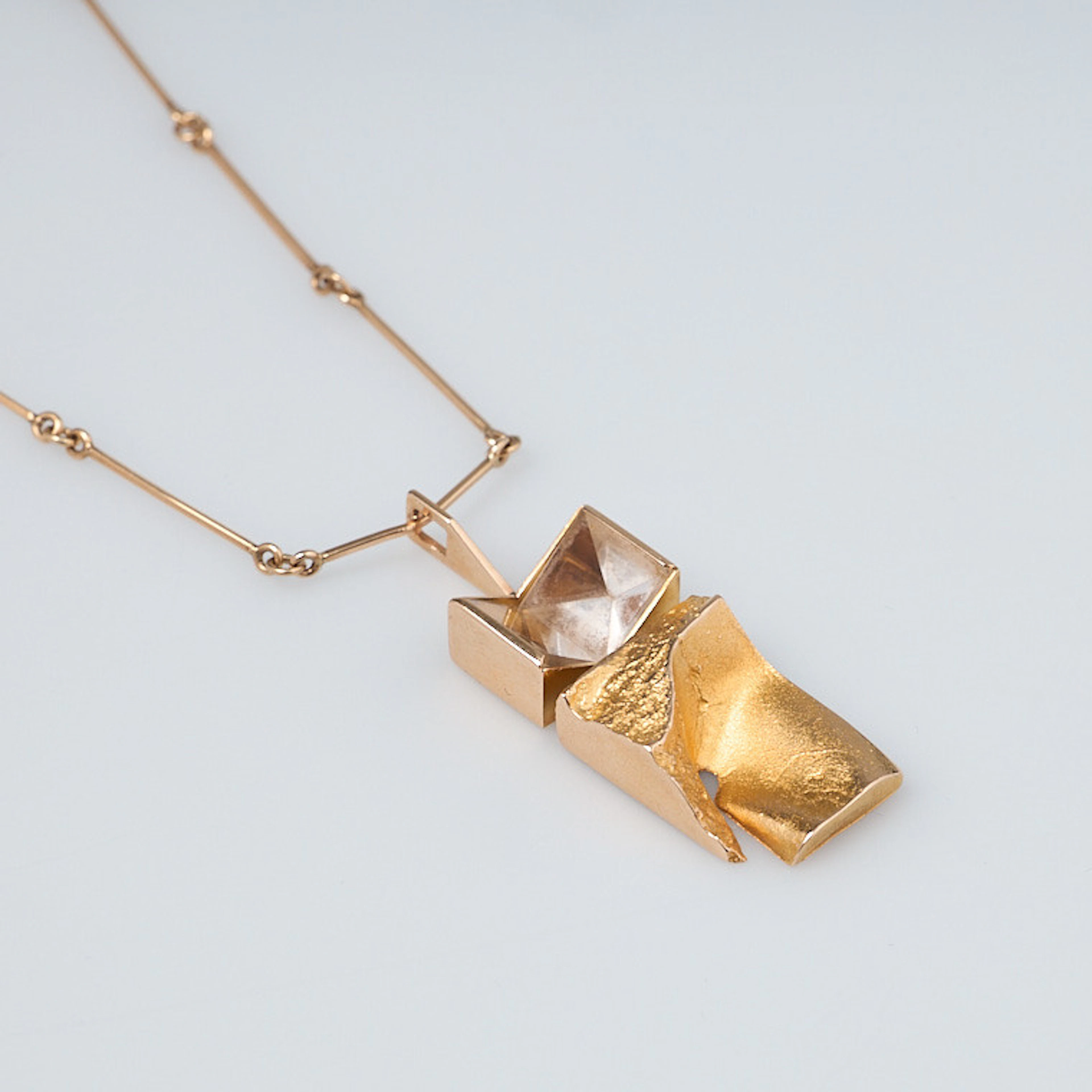 BJÖRN WECKSTRÖM. Halsband, "Narcissos", 14K guld, citrin och bergskristall