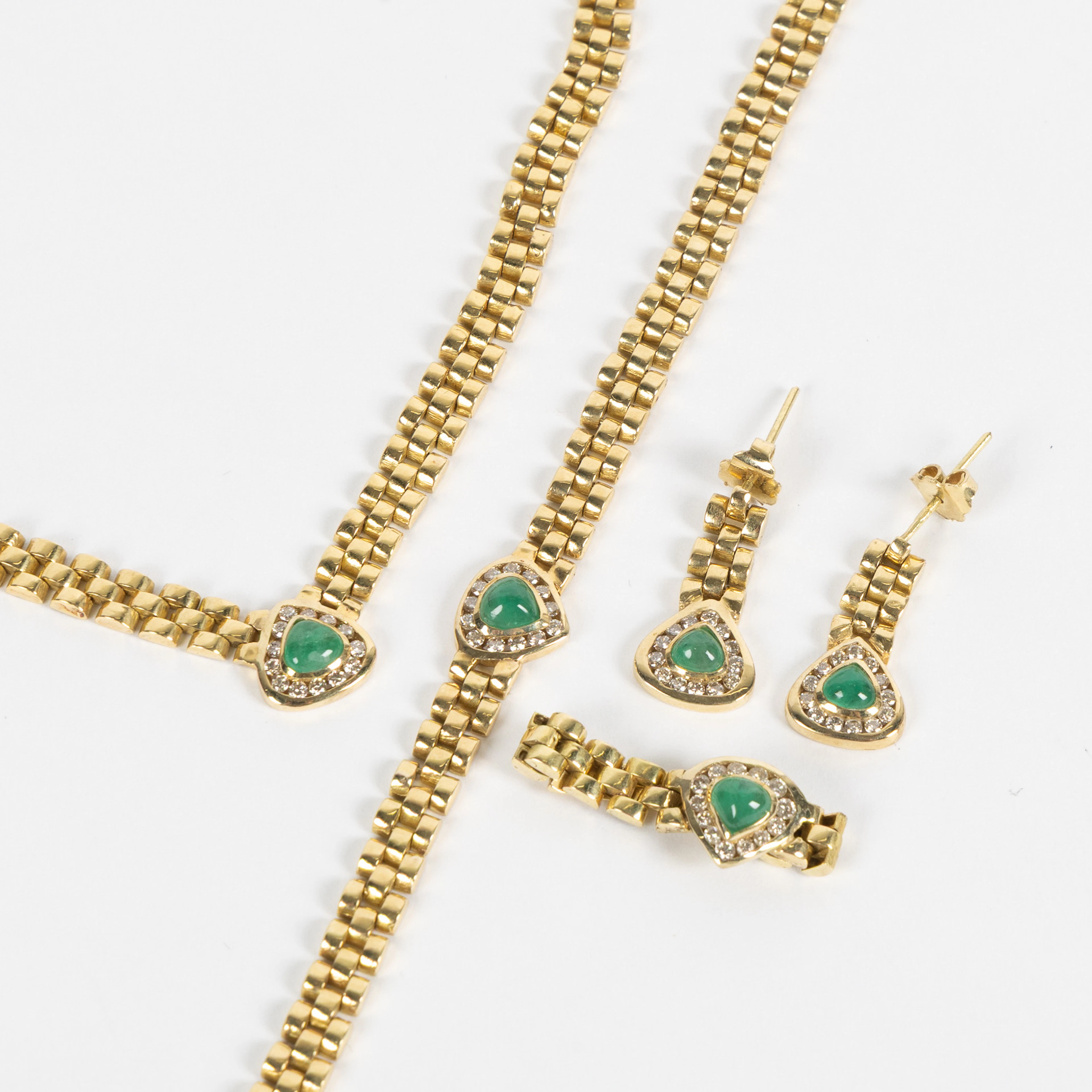 GARNITYR, 4 delar, 14K guld med smaragder och briljantslipade diamanter.