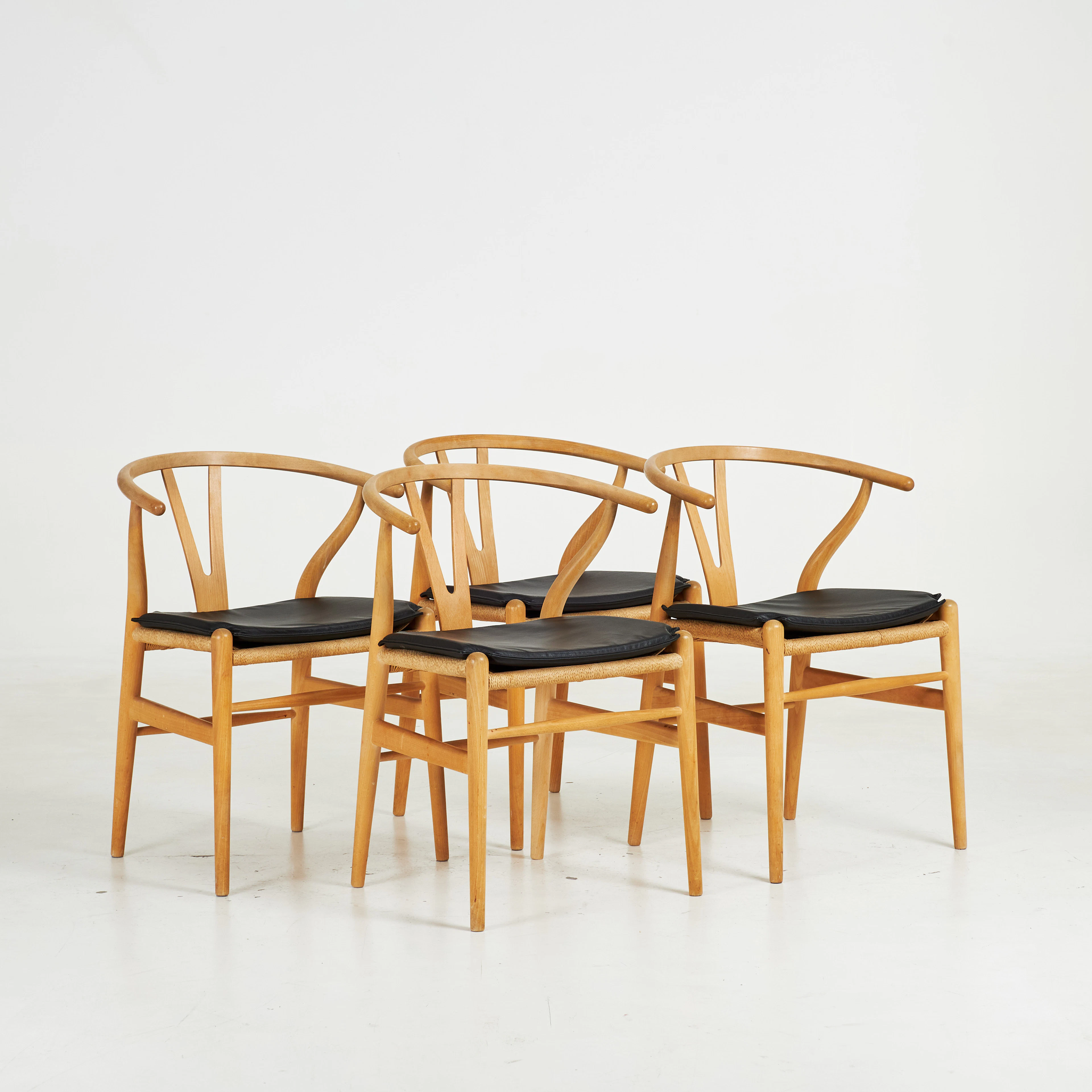 HANS J WEGNER. Stolar, 4 st., modell CH24, "Y-stolen", stomme i bok