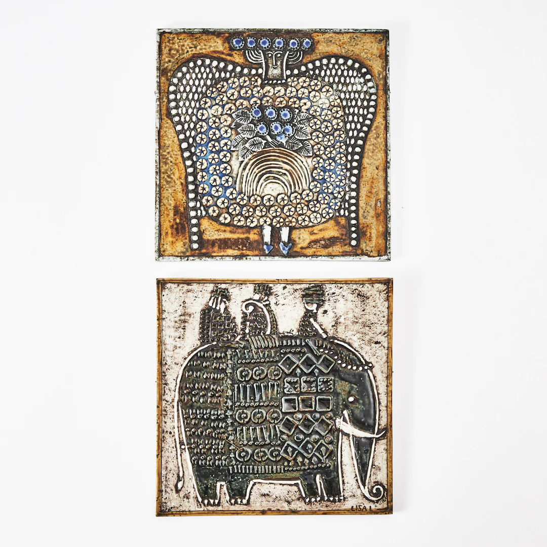 LISA LARSON. Väggplaketter, 2 st, elefant och dam, stengods, Gustavsberg.