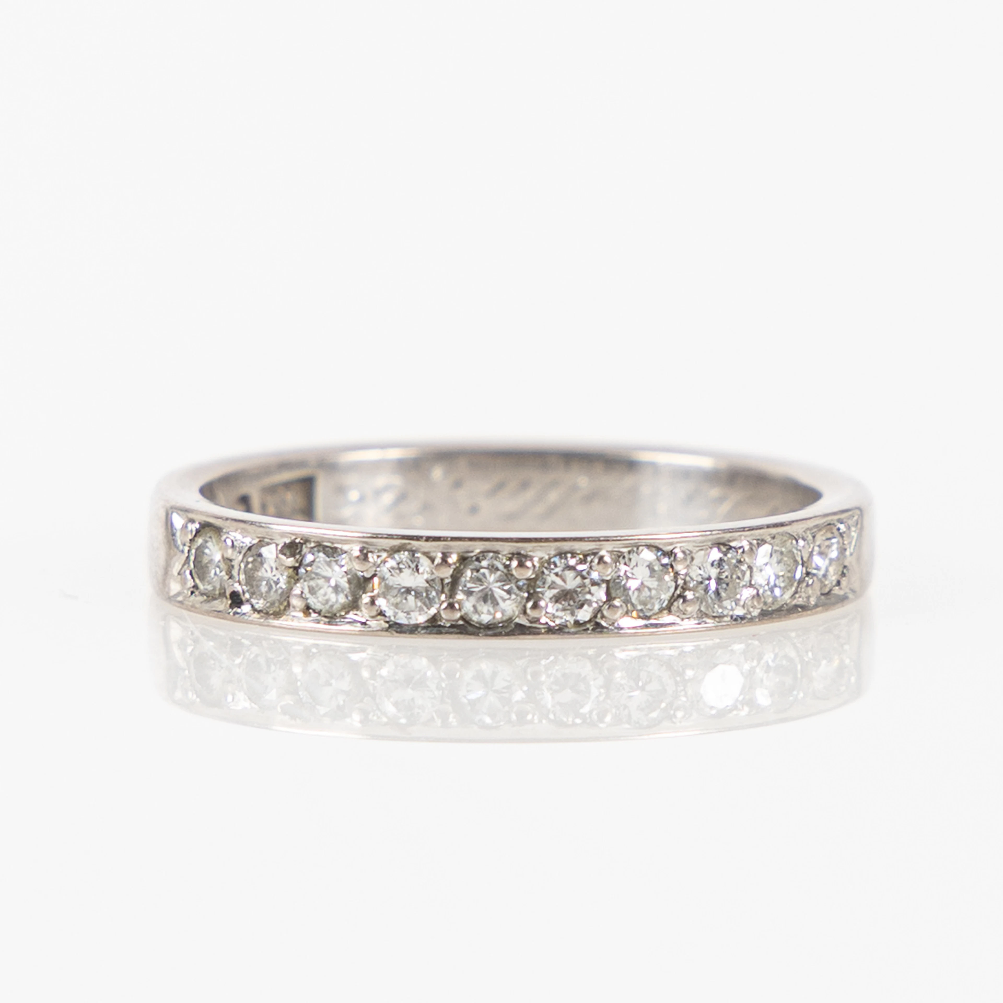 RING, 18K vitguld med briljantslipade diamanter, totalt ca 0.30 ct