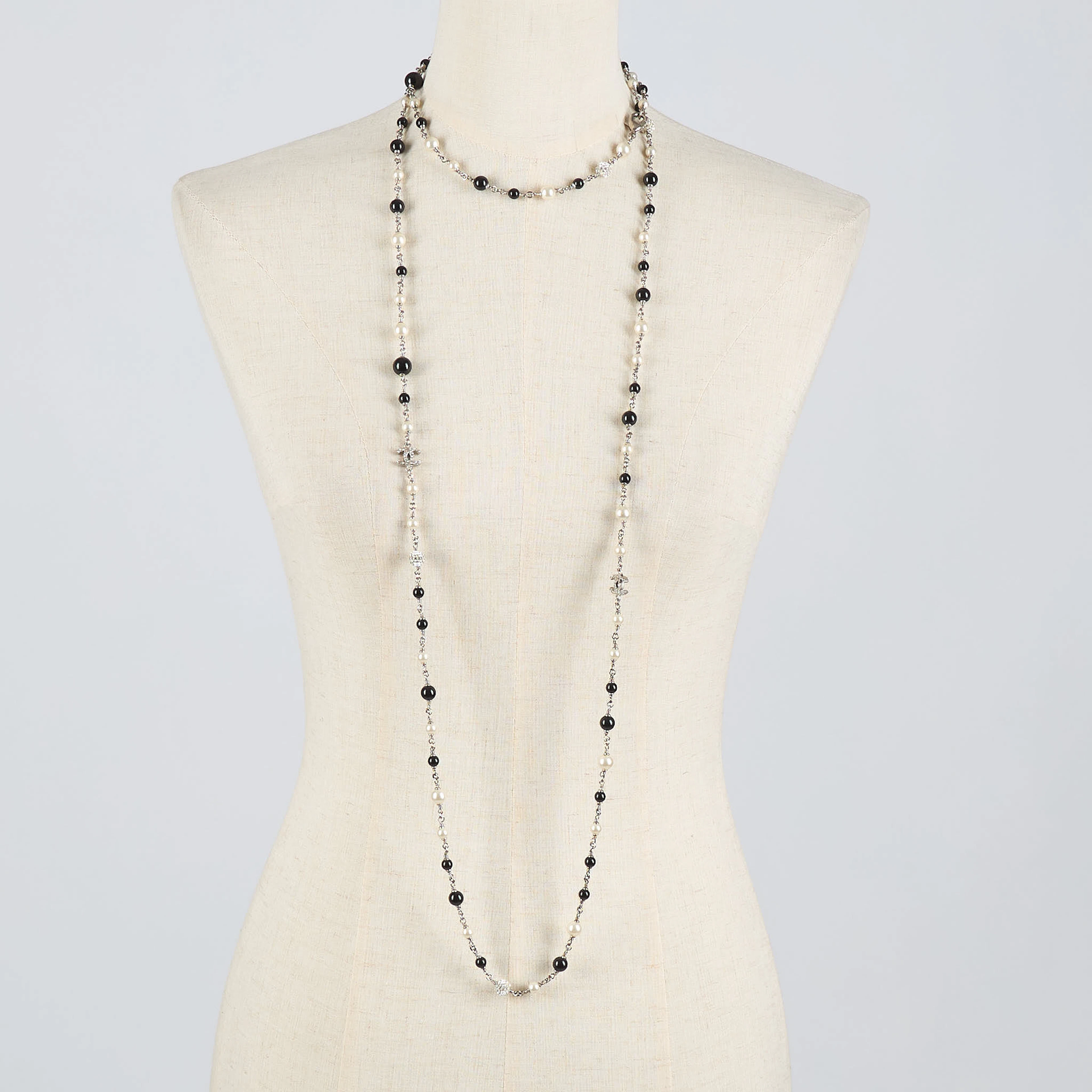 CHANEL, halsband, märkt 11.