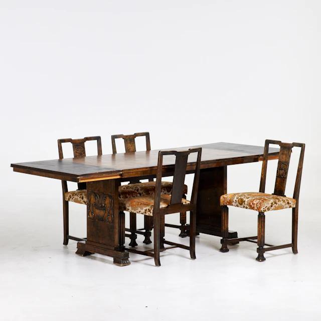MATGRUPP, 5 dlr, Art Deco, bonad björk, två förlängningsskivor, 1920/30-tal.