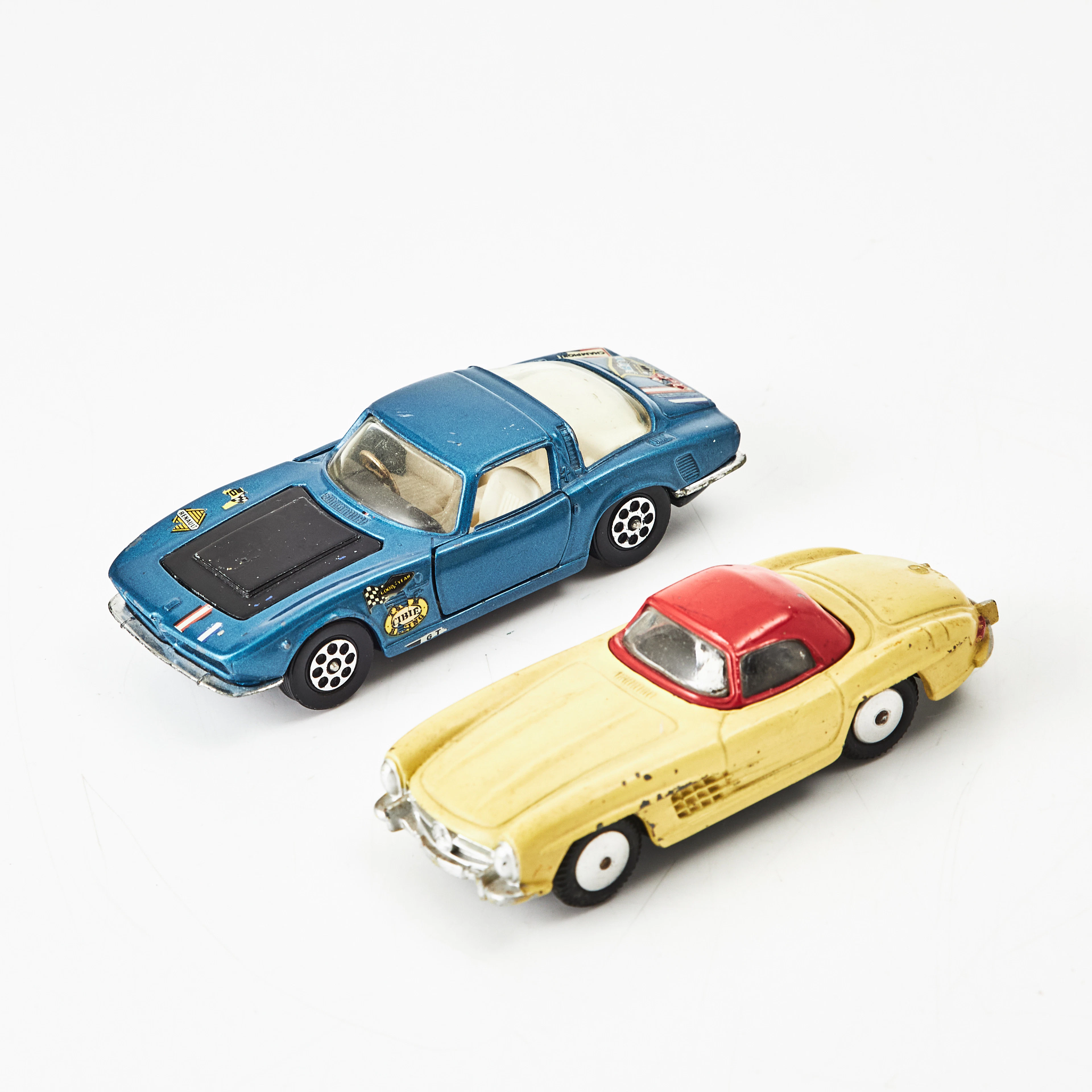 CORGI TOYS. Modellbilar, 2 st., Mercedes-Benz 300 SL Roadster och