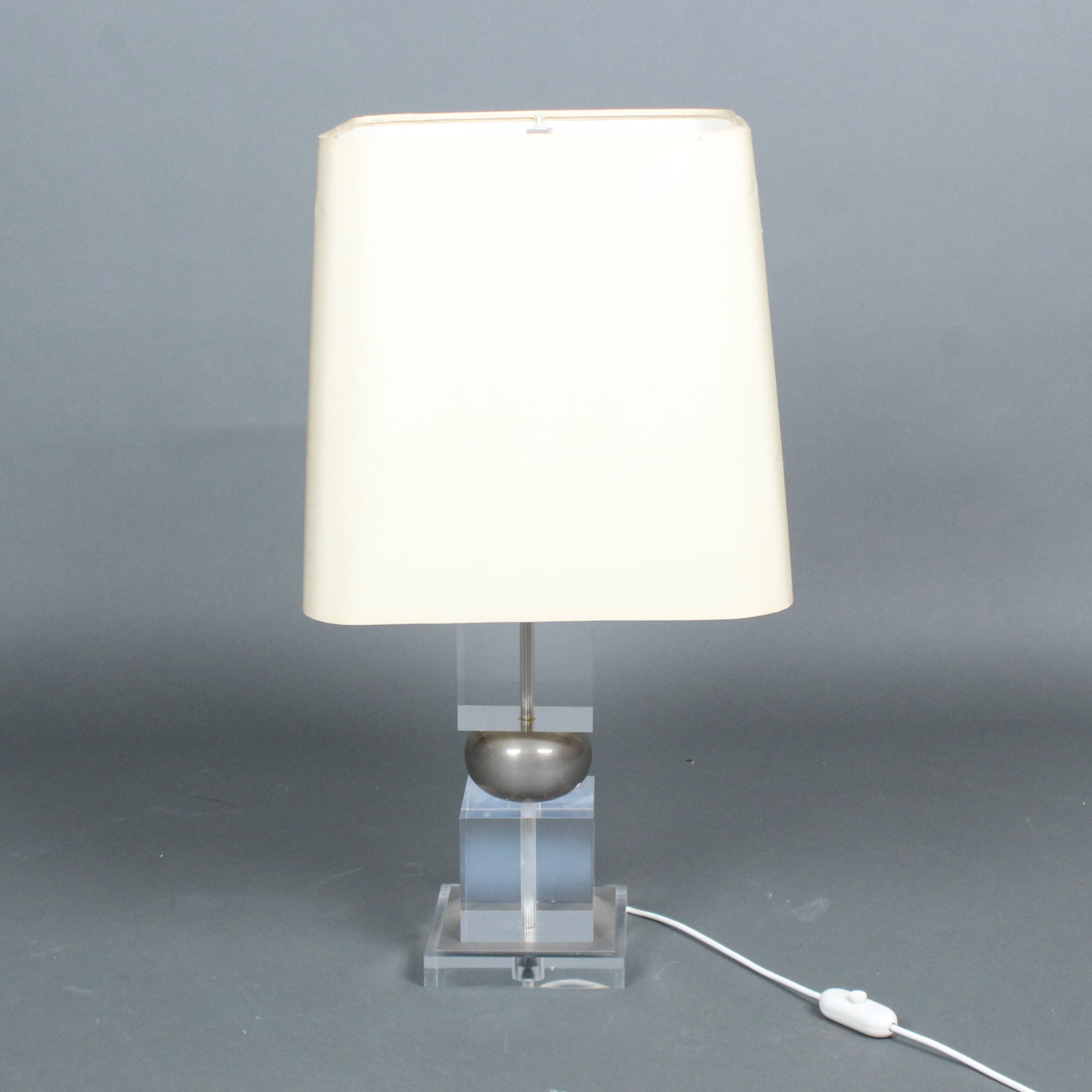 Französische Tischlampe aus den 1970er, Acryl, Metall.