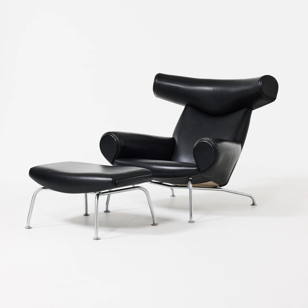 HANS J WEGNER. "Ox-chair", fåtölj med fotpall, Erik Jörgensen, Danmark