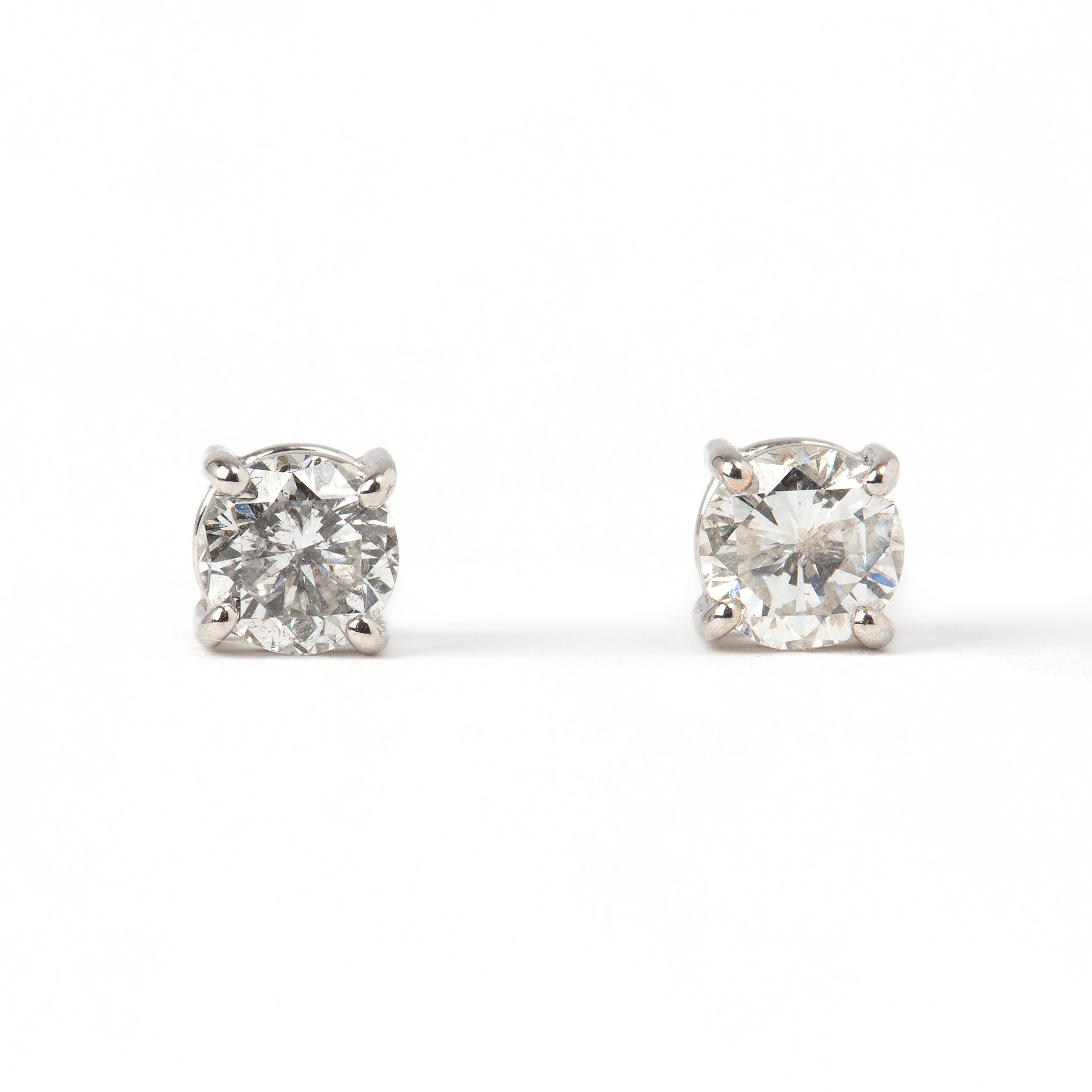 ÖRHÄNGEN, 18K vitguld med briljantslipade diamanter, totalt 1.10 ct.