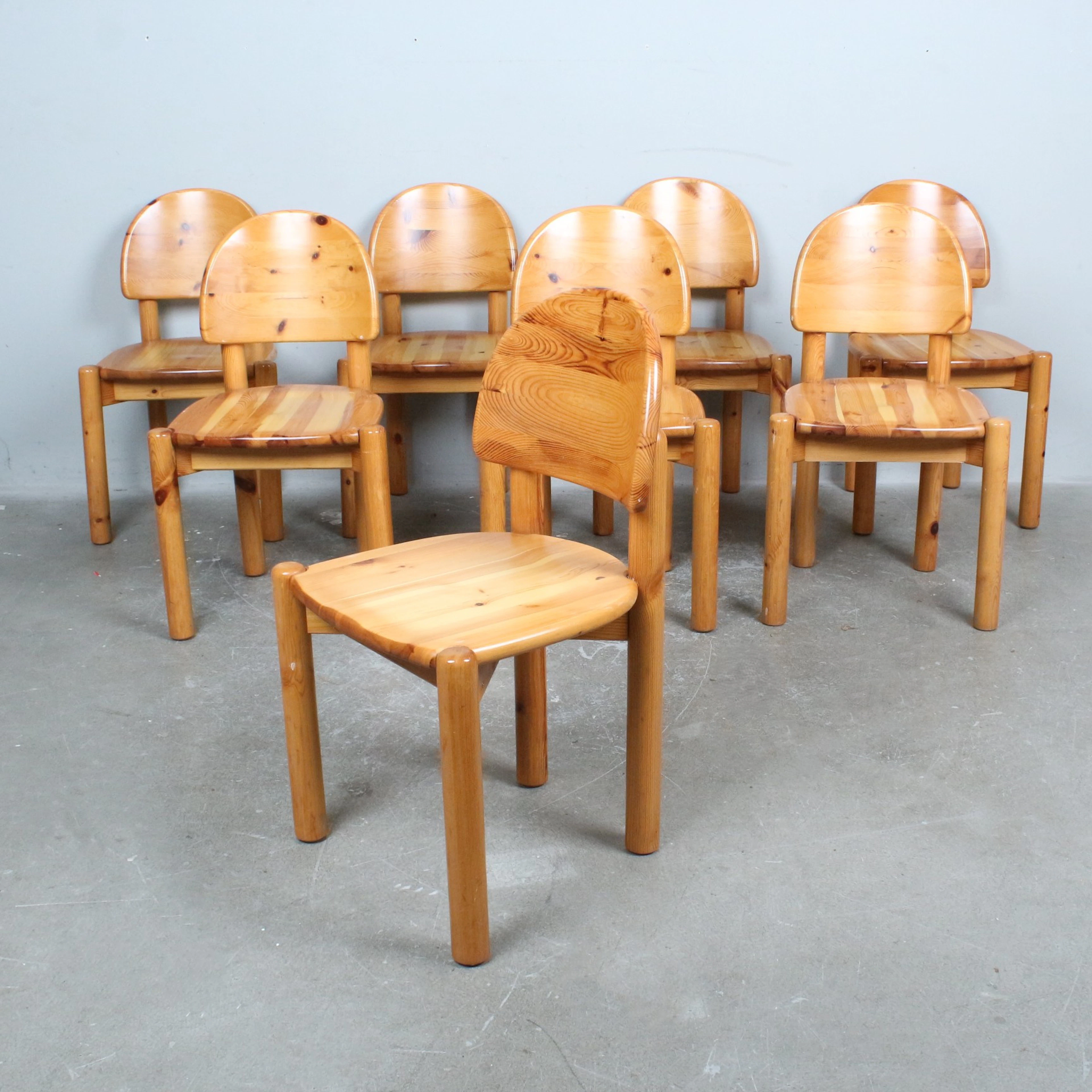 RAINER DAUMILLER. 8 Stühle / Esszimmerstühle, Kiefer, 1970er Jahre, Dänemark.